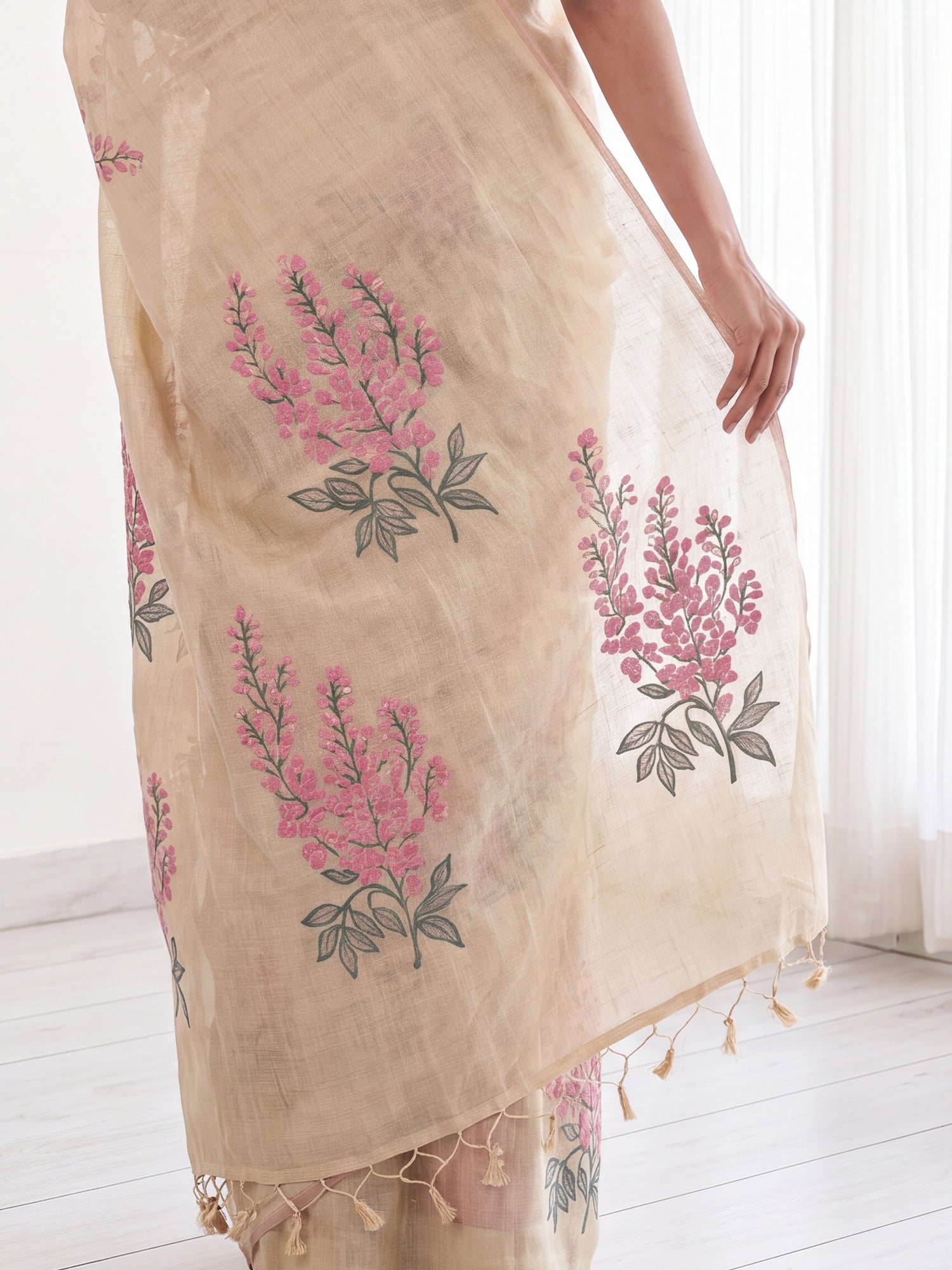 Cream Cotton Linen saree – detail view 5