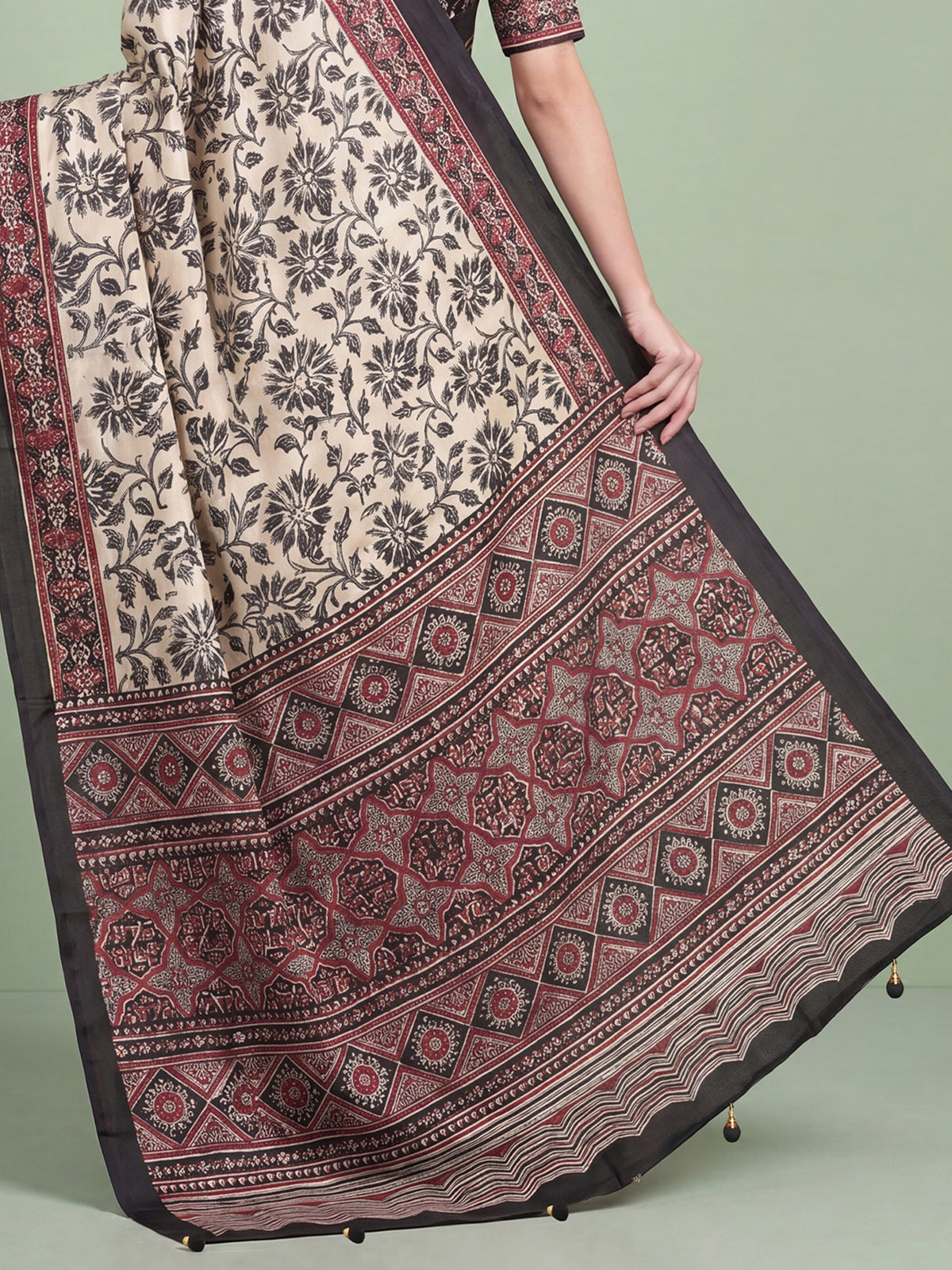 Cream Satin saree – detail view 5