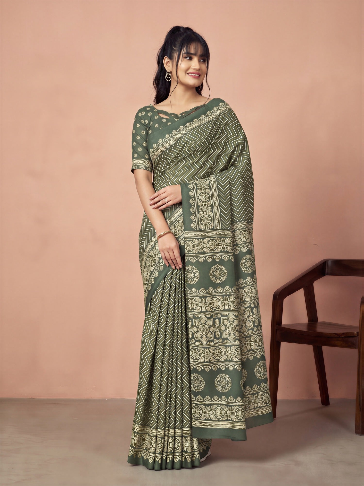Green Dola Silk saree – detail view 3