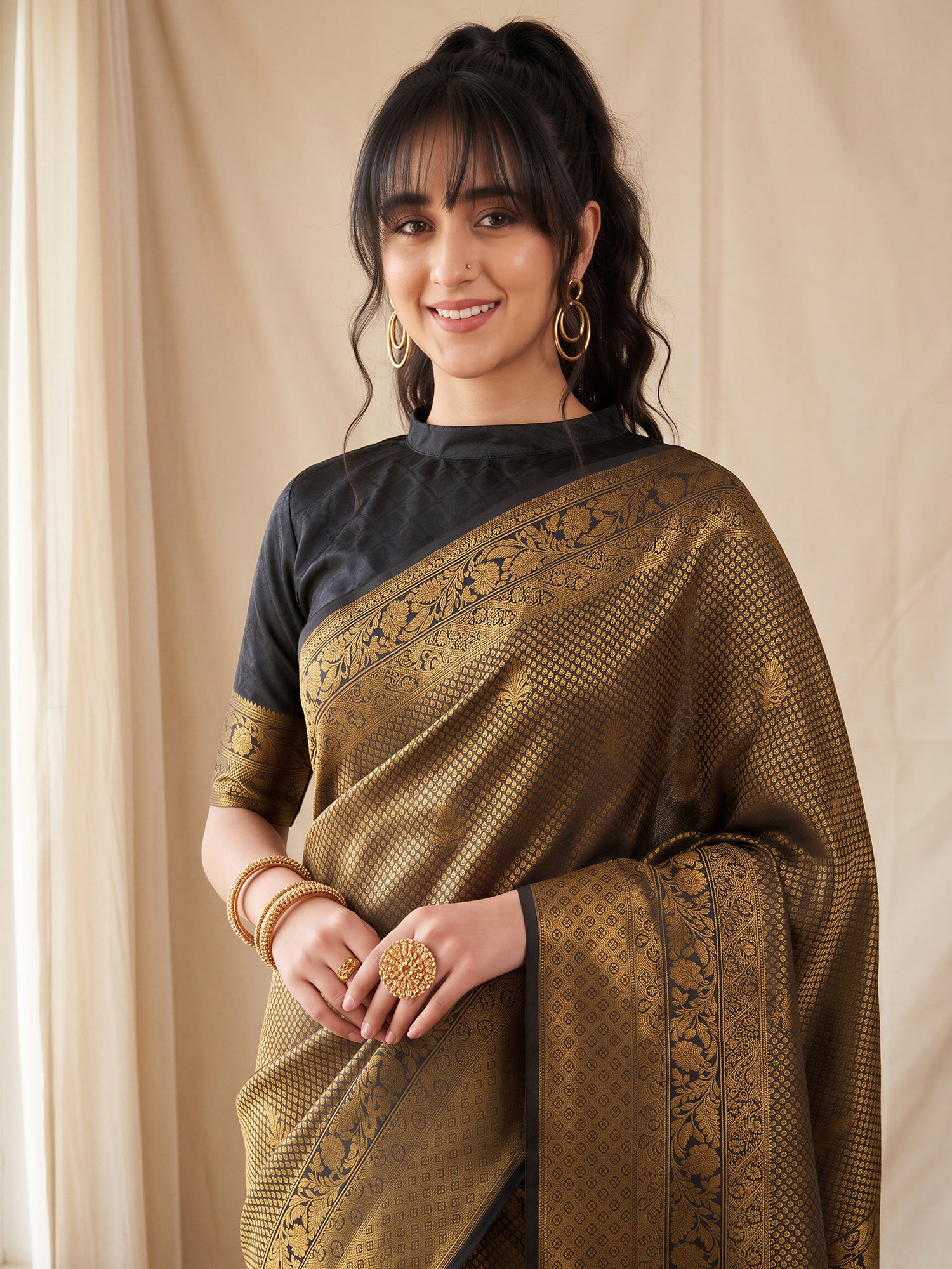 Gold Silk Blend saree – detail view 3