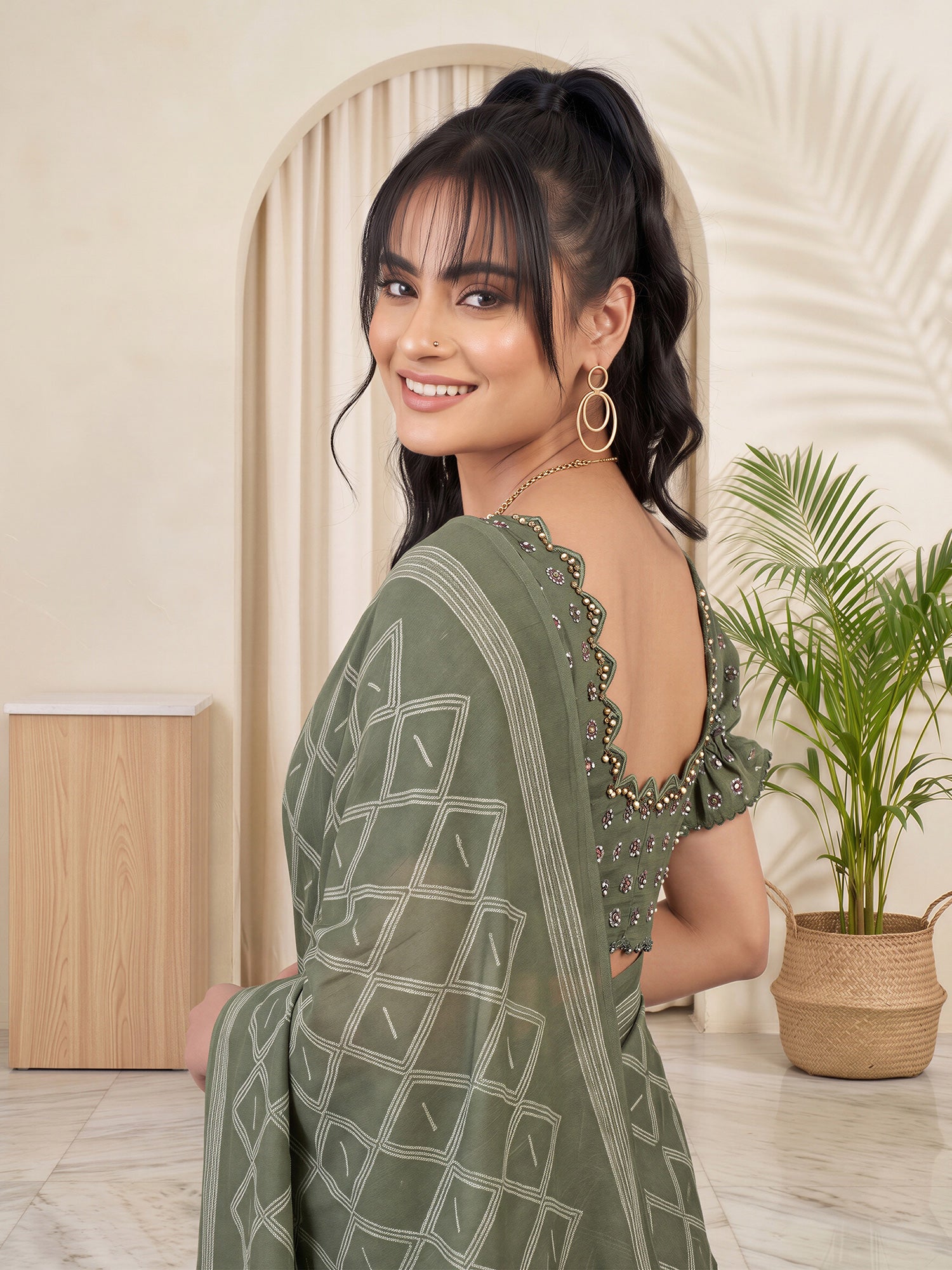 Olive Linen Blend saree – detail view 4