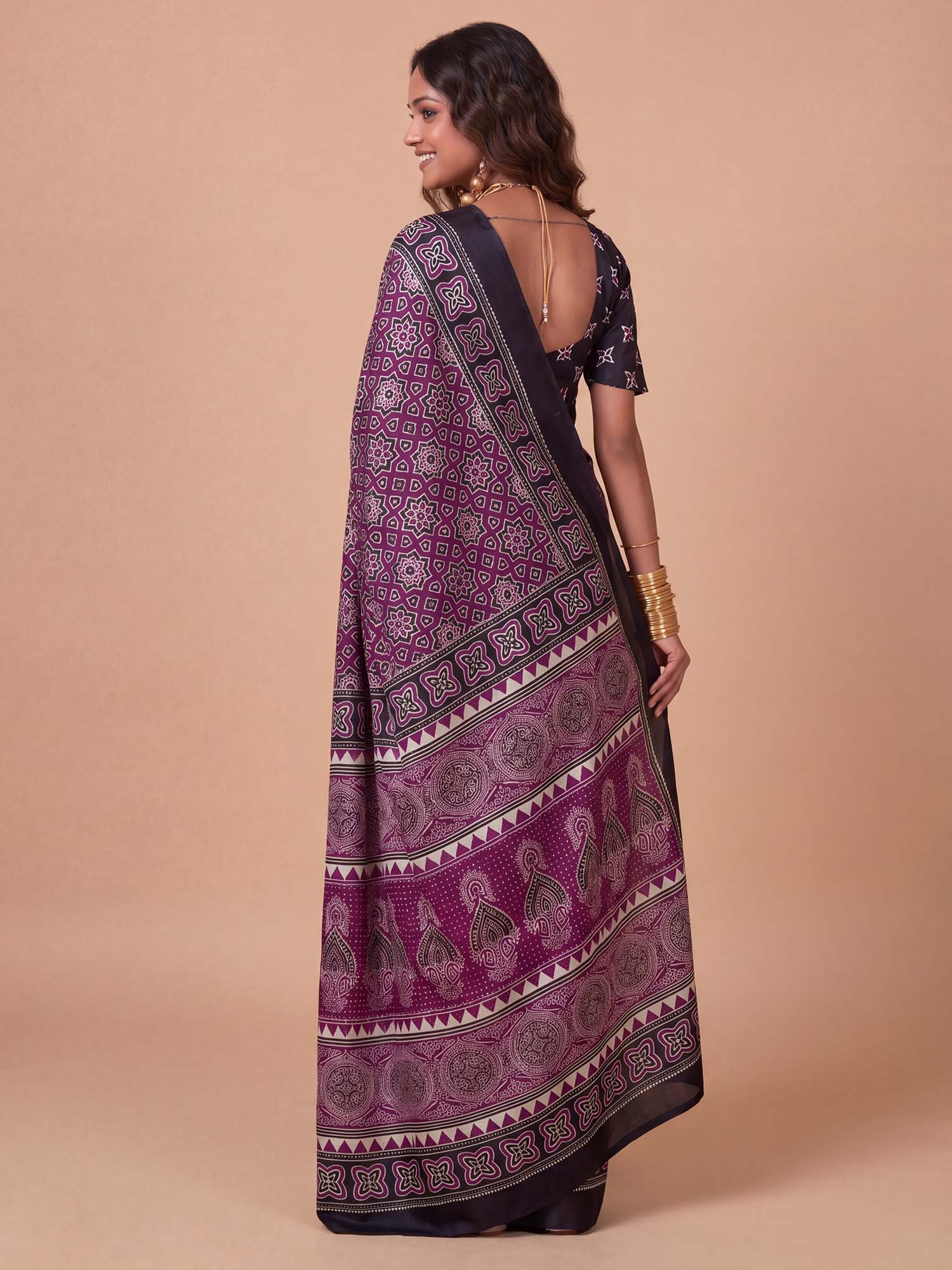 Purple Crepe saree – detail view 1