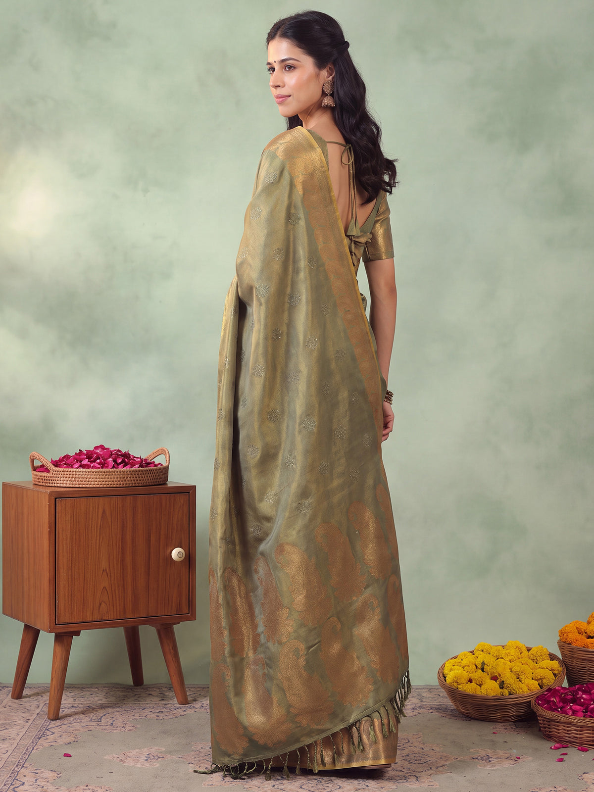 Green Linen saree – detail view 1