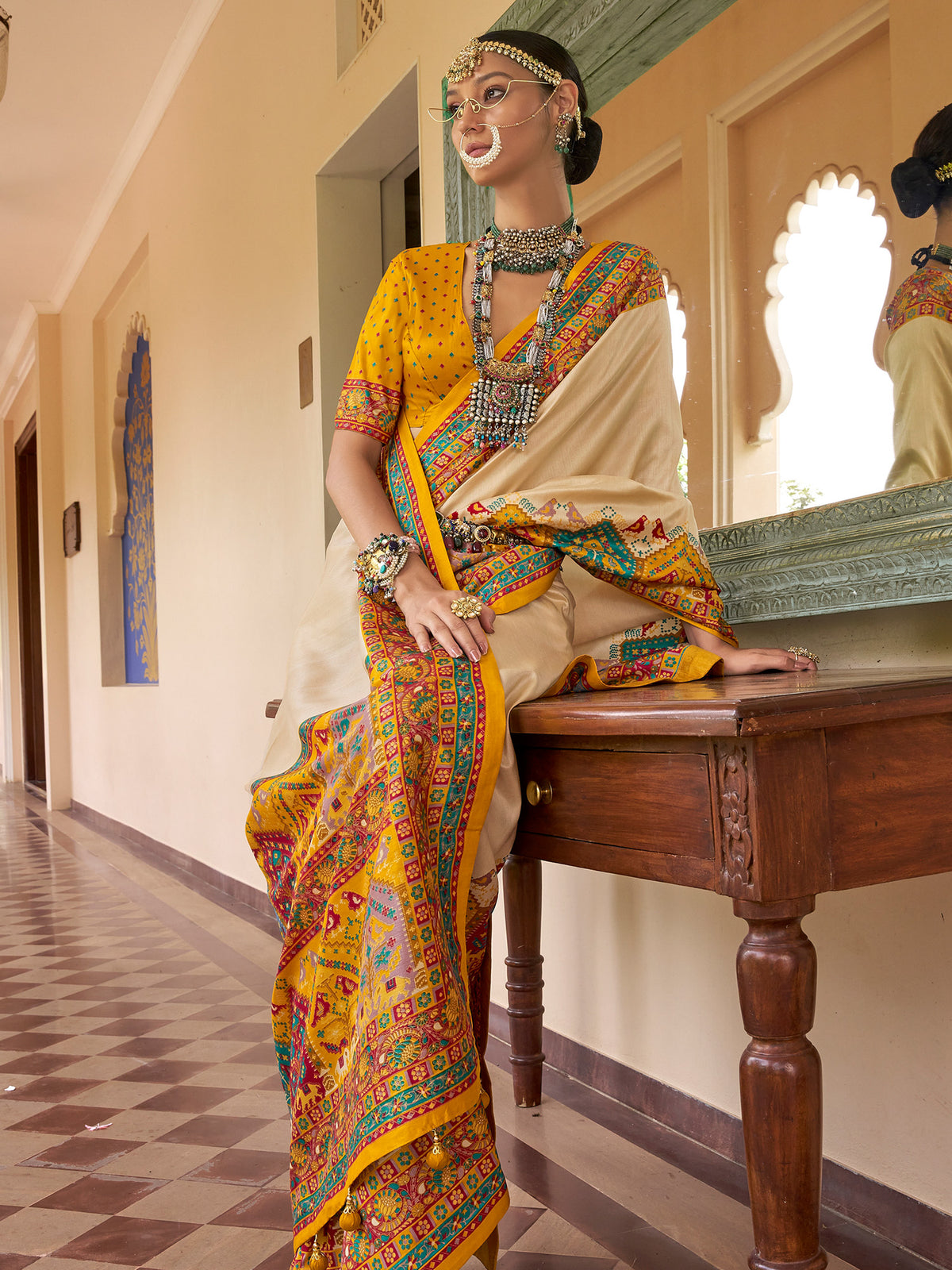 Beige Silk Blend saree – detail view 1
