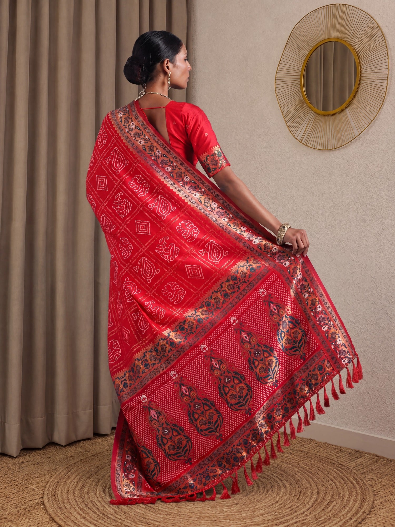 Red Dola Silk saree – detail view 3