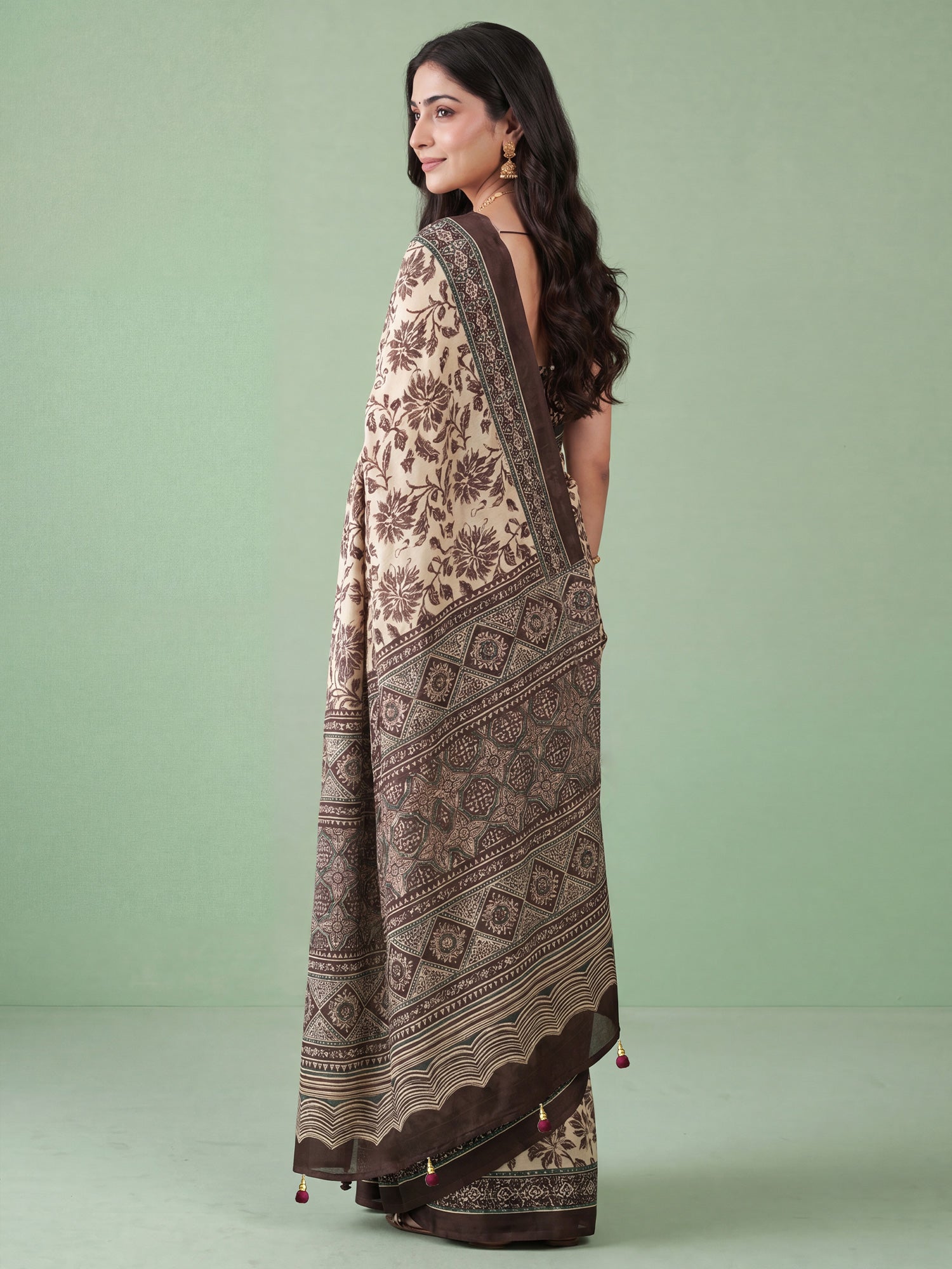 Cream Satin saree – detail view 1