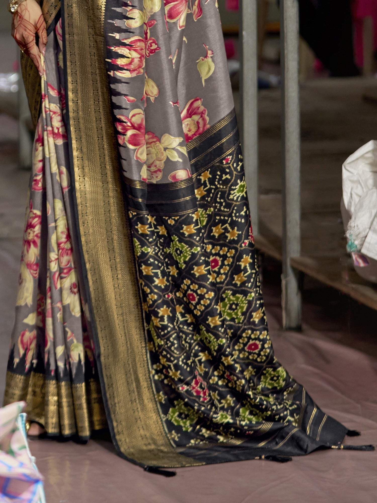 Grey Tussar Silk saree – detail view 1