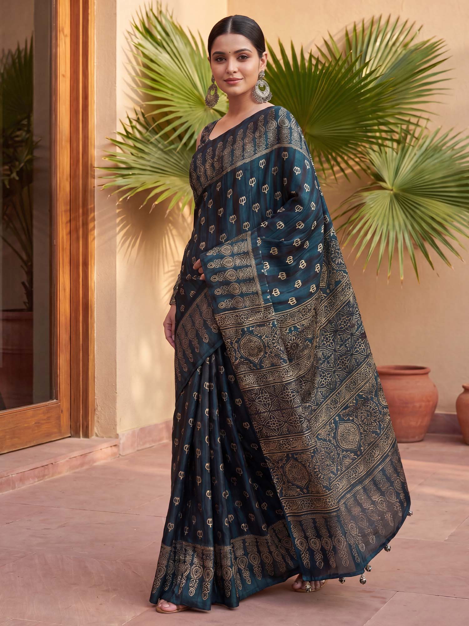 Teal Blue Pure Crepe saree – detail view 3