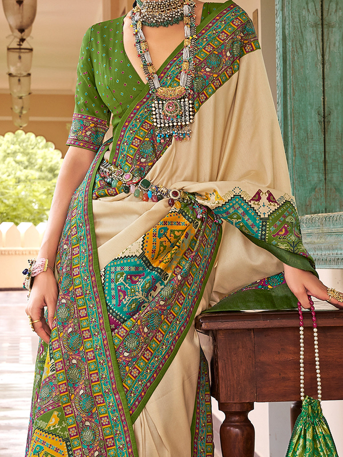 Beige Silk Blend saree – detail view 2
