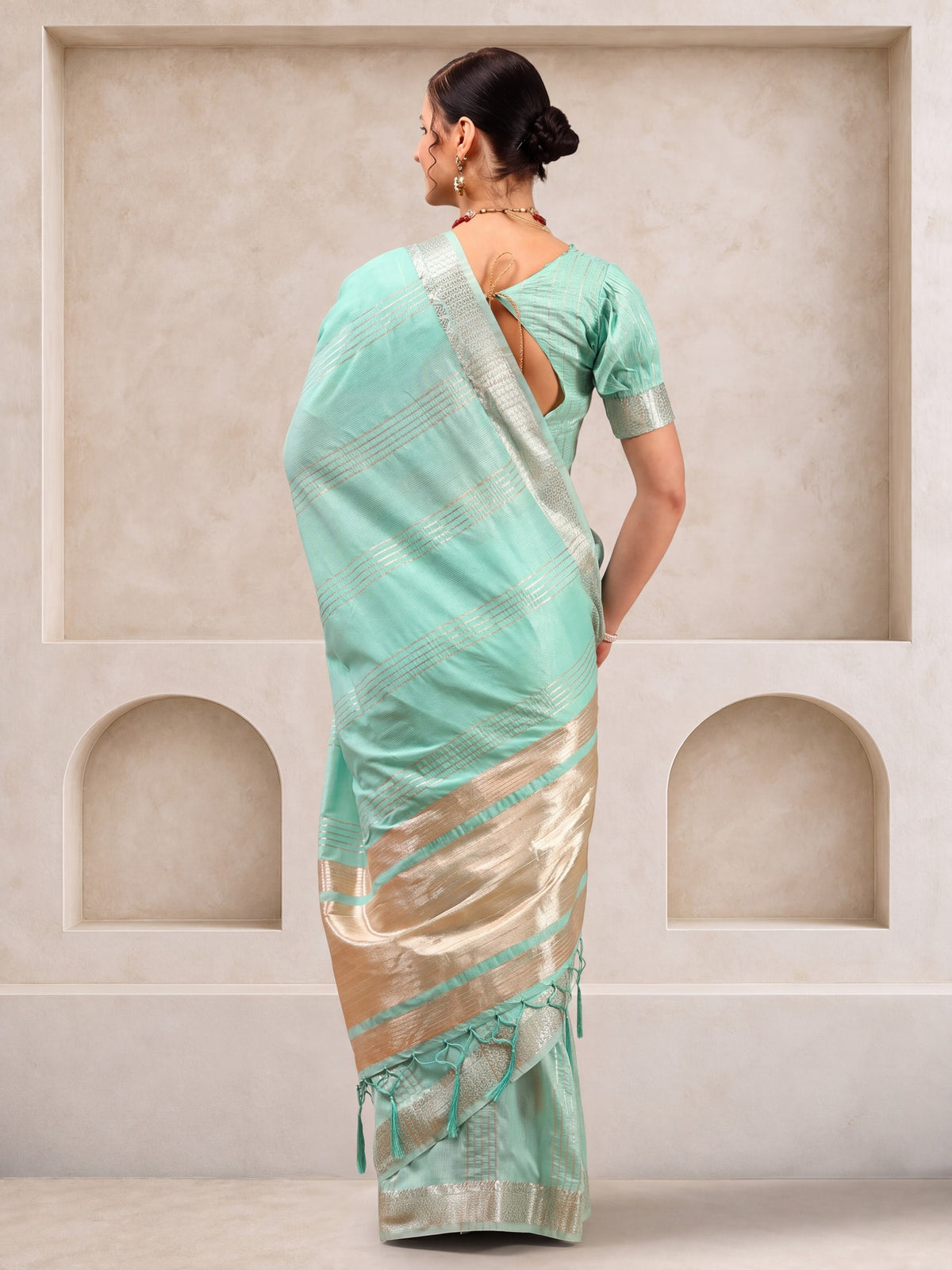 Turquoise Linen saree – detail view 2