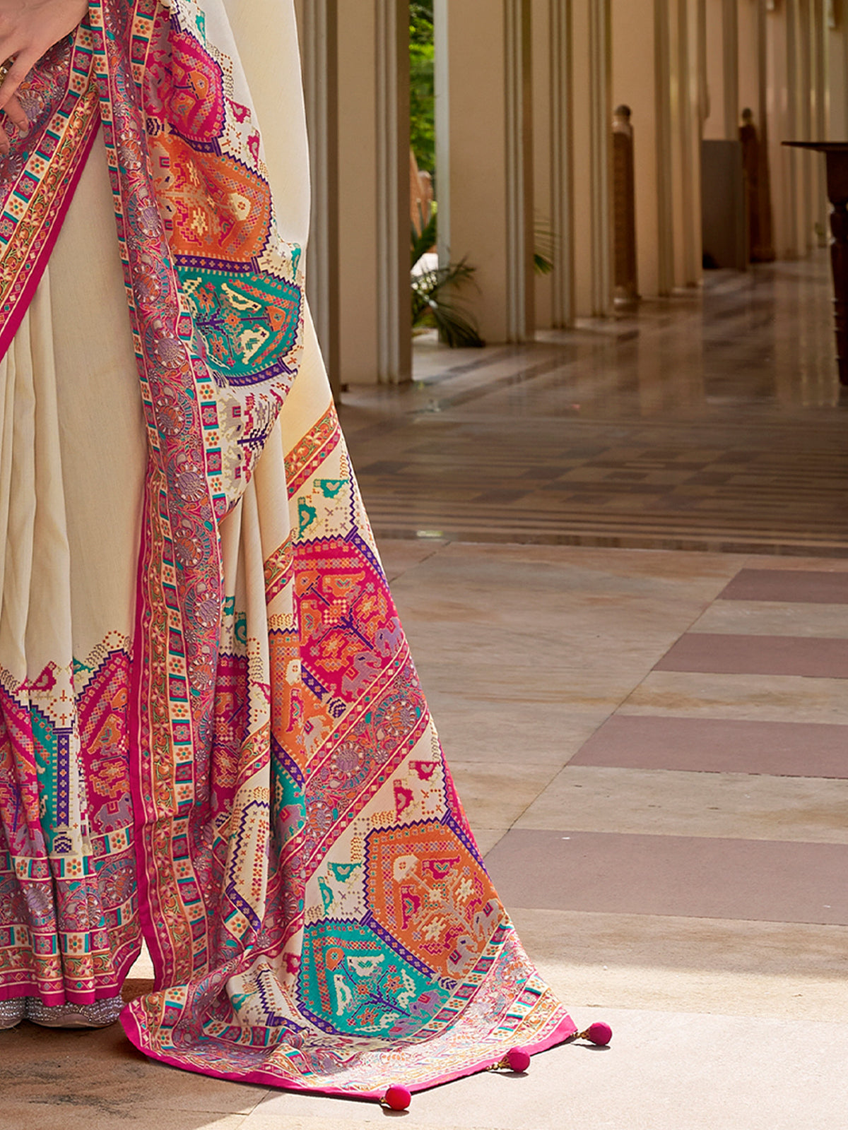 Beige Silk Blend saree – detail view 4
