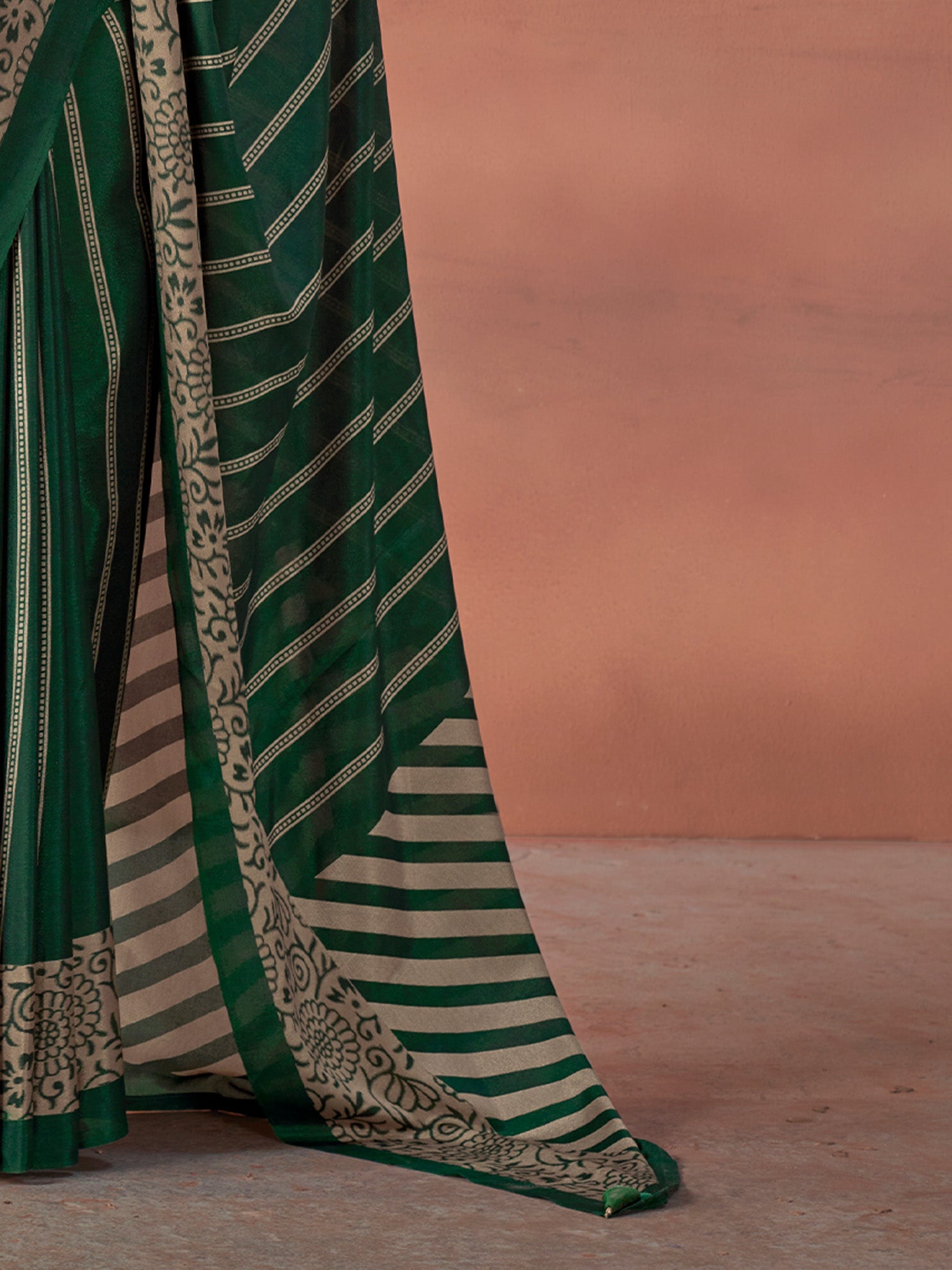 Green Silk Blend saree – detail view 4