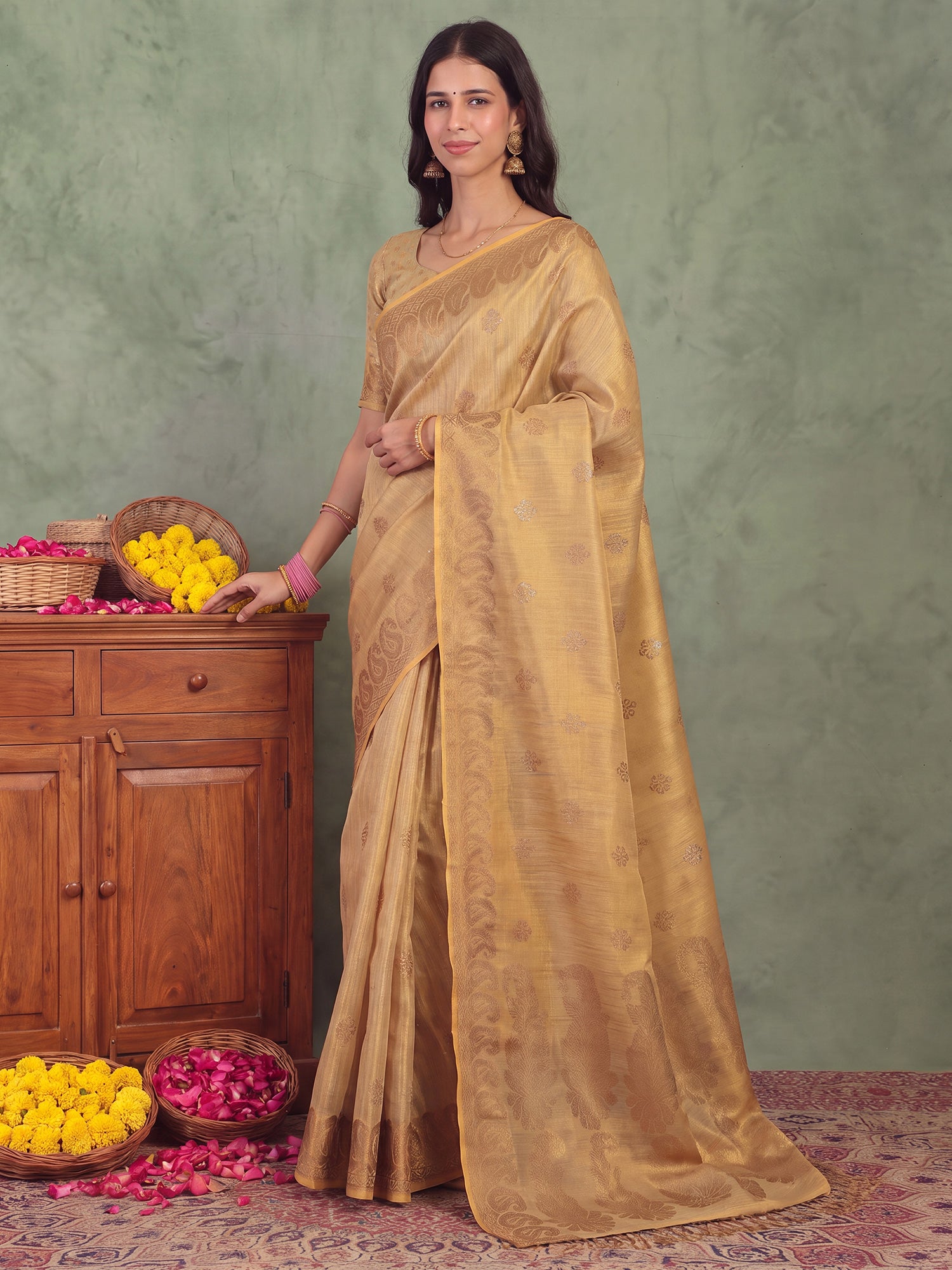 Cream Linen saree – detail view 3