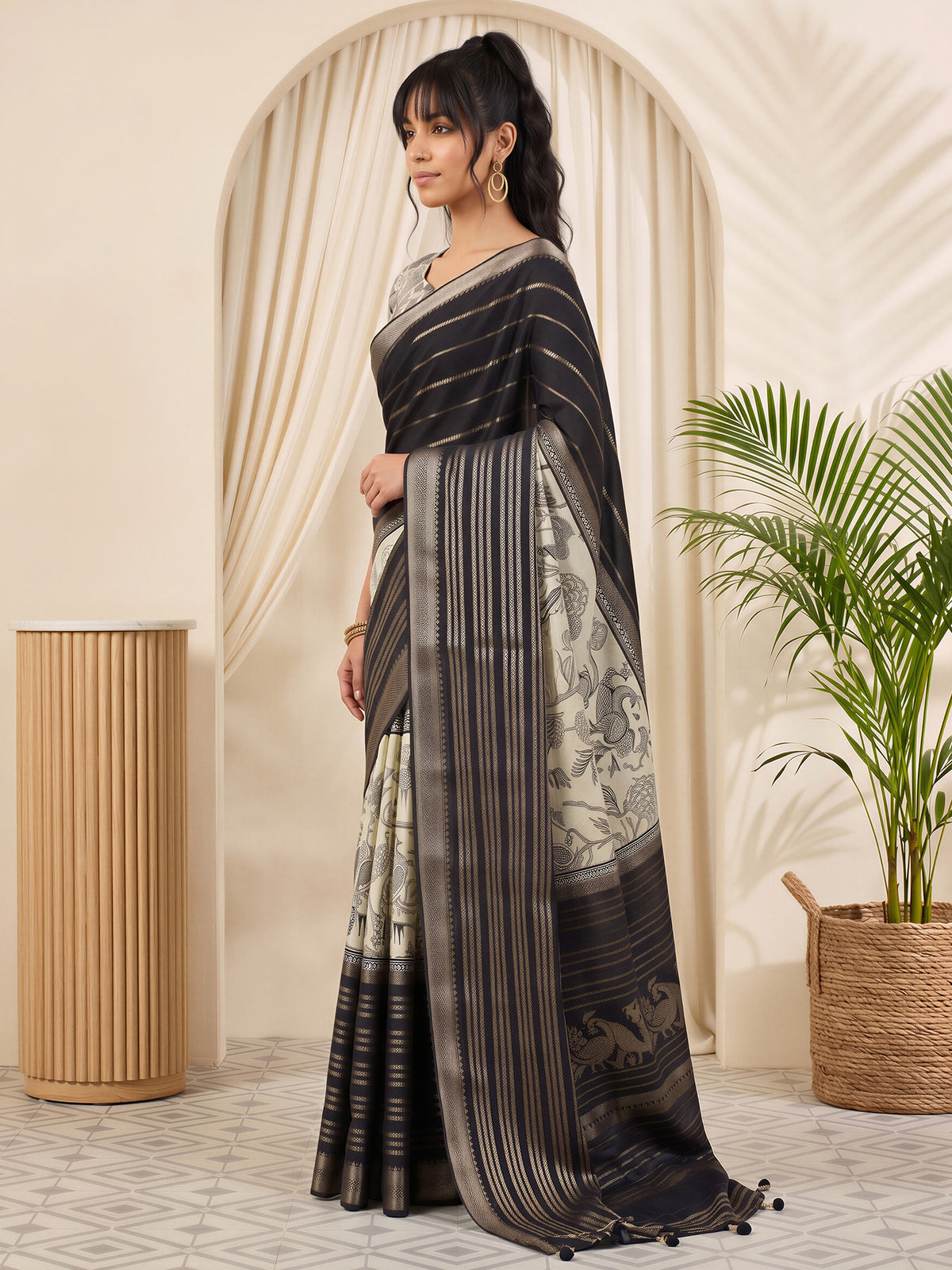 Black Viscose Silk saree – detail view 1