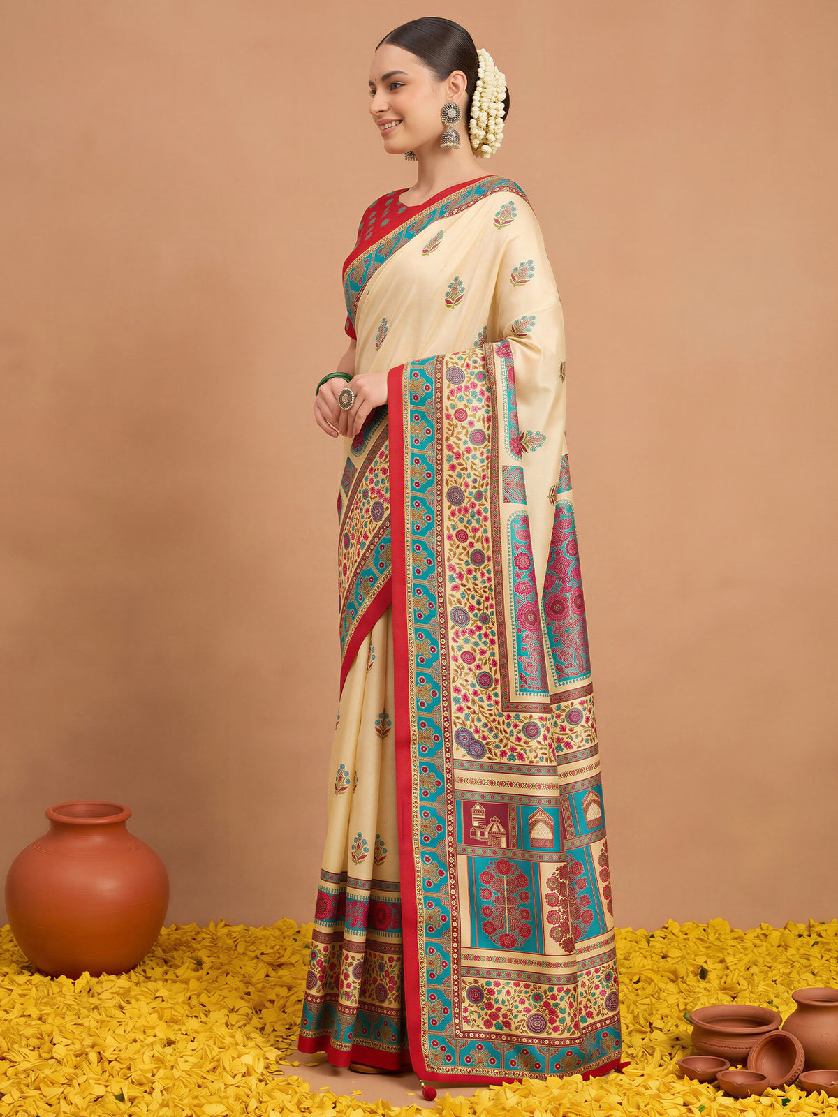 Cream Silk Blend saree – detail view 2