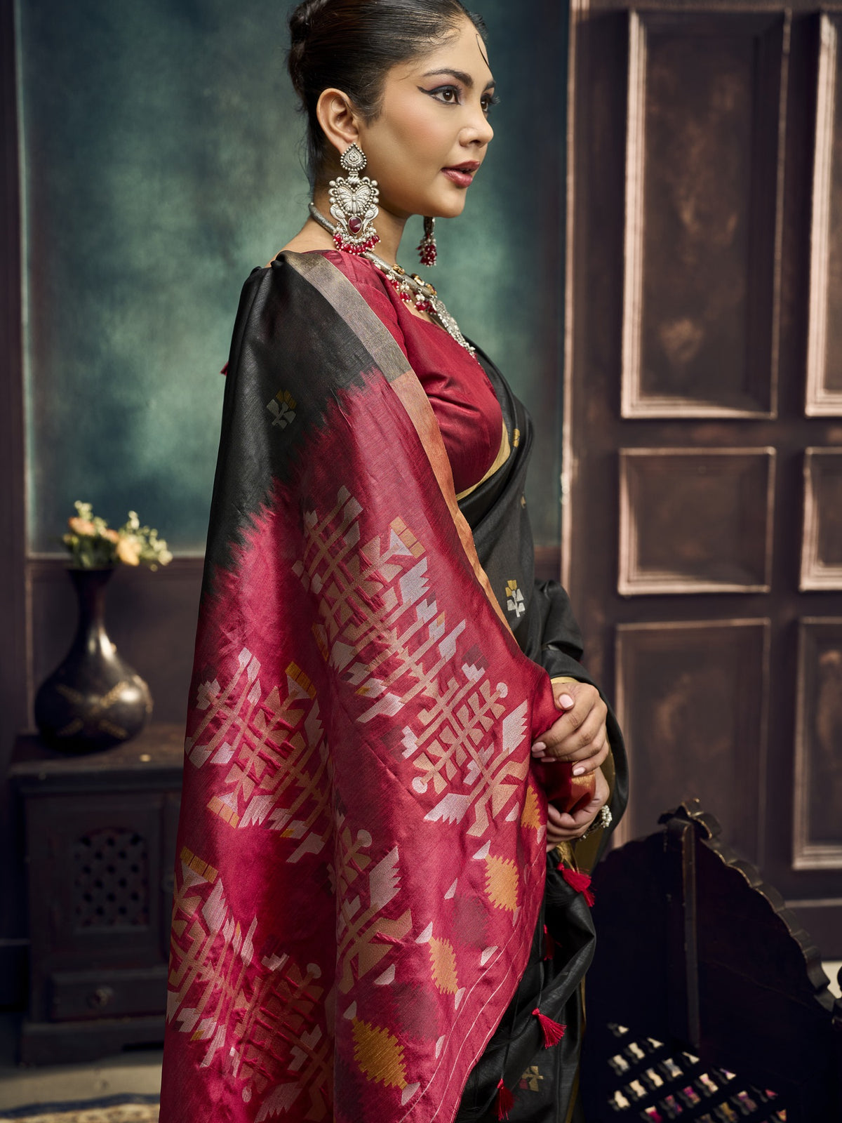Black silk blend saree view 1