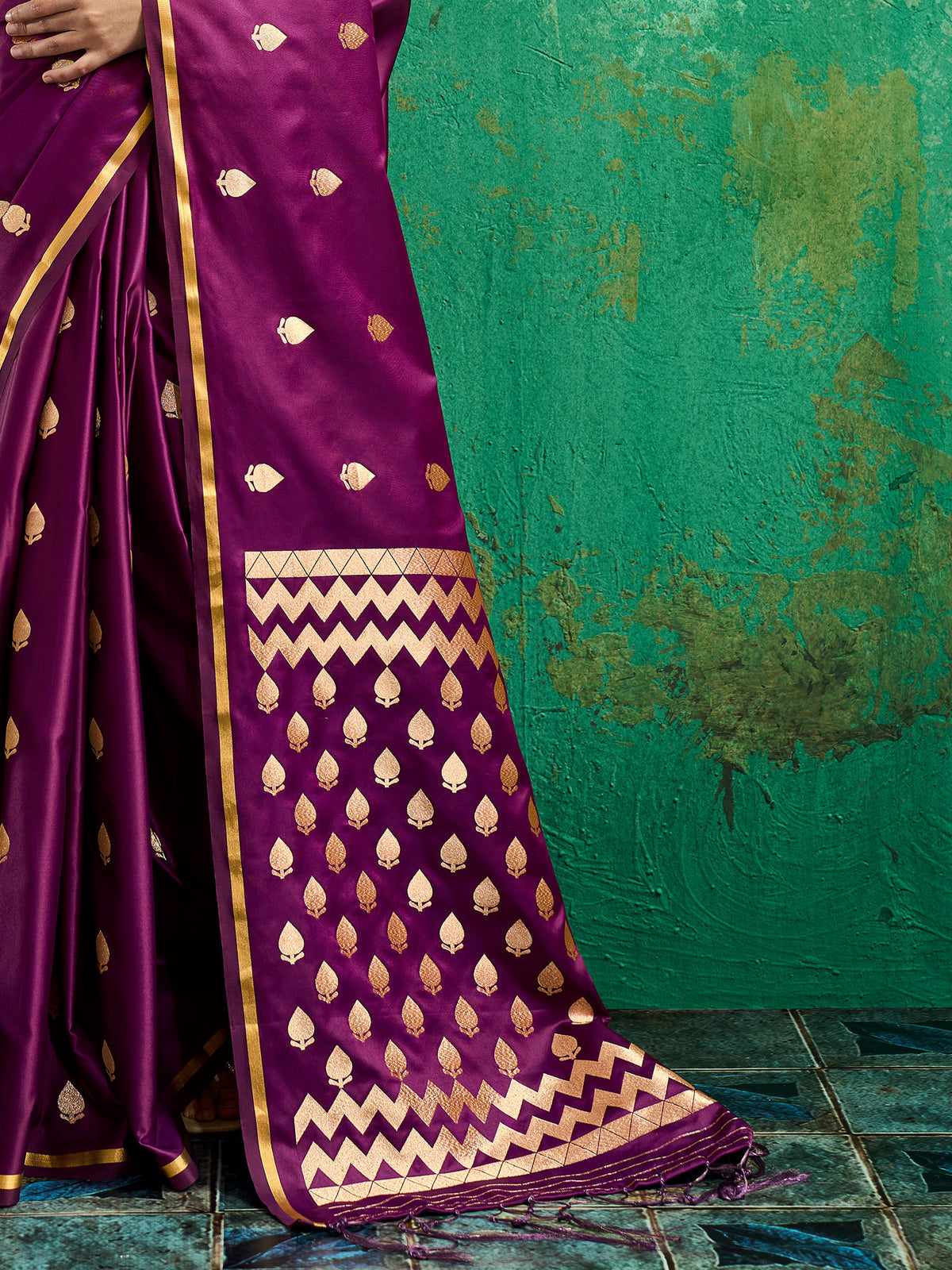 Wine Satin Silk saree – detail view 4