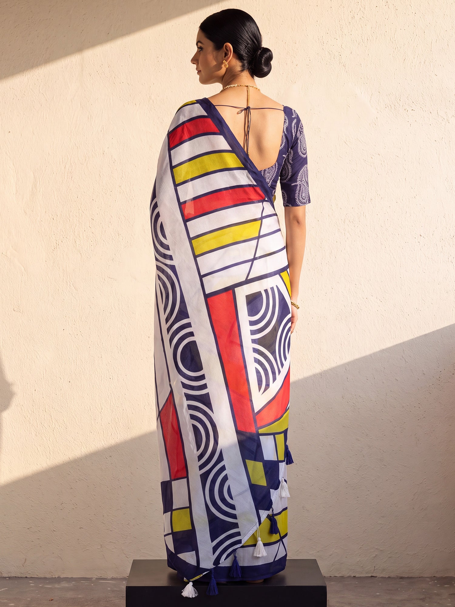 White Cotton saree – detail view 1