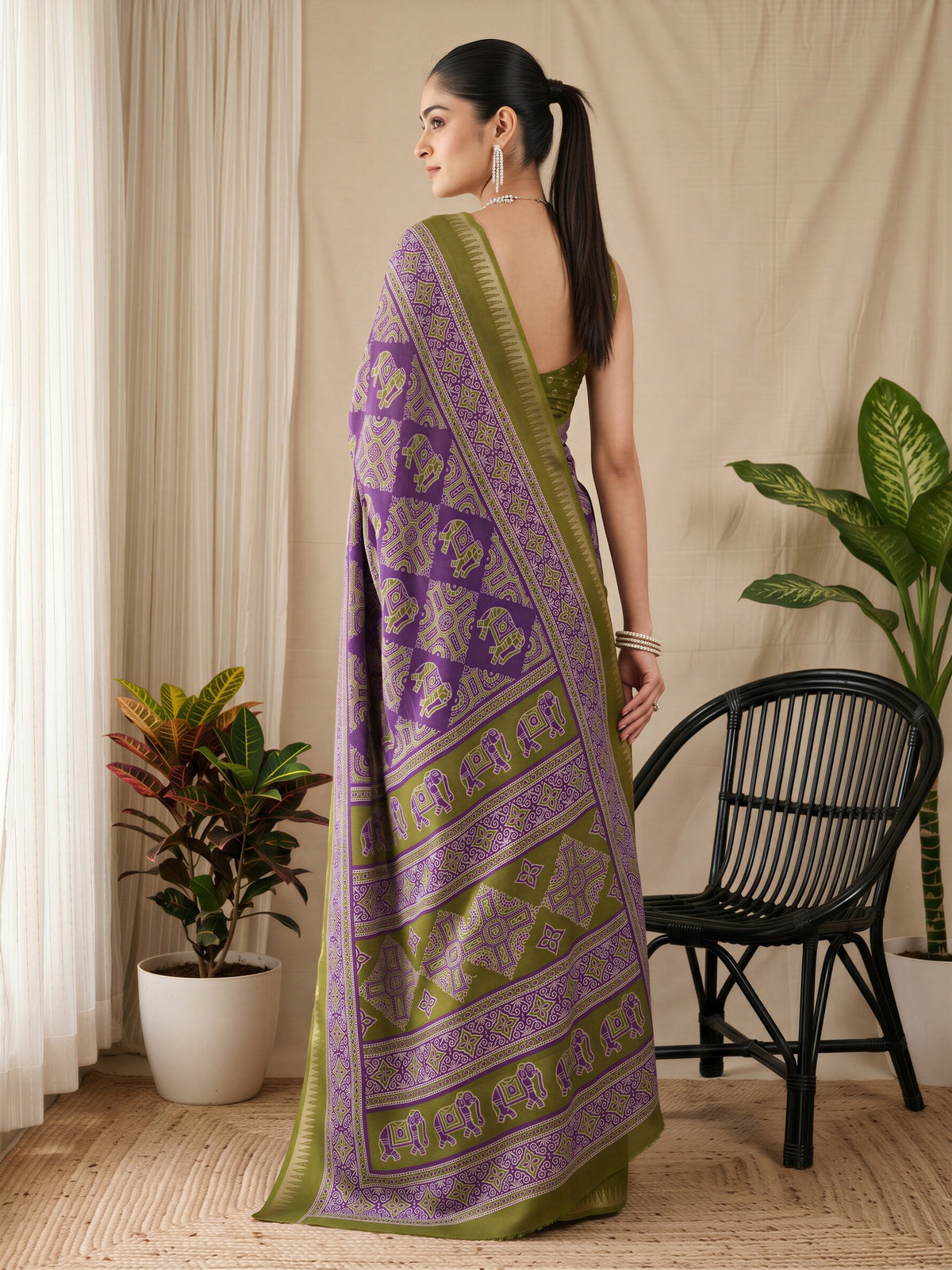Purple Georgette saree – detail view 1