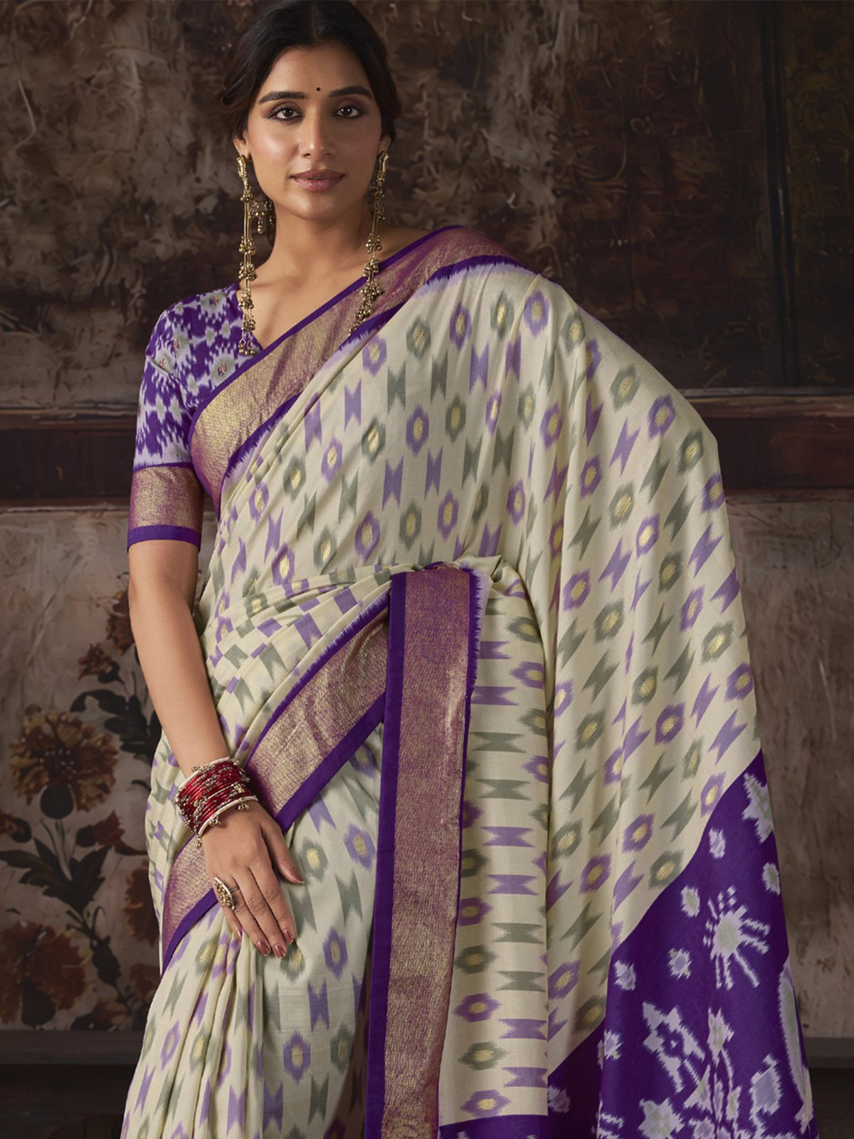Off White silk blend saree view 4