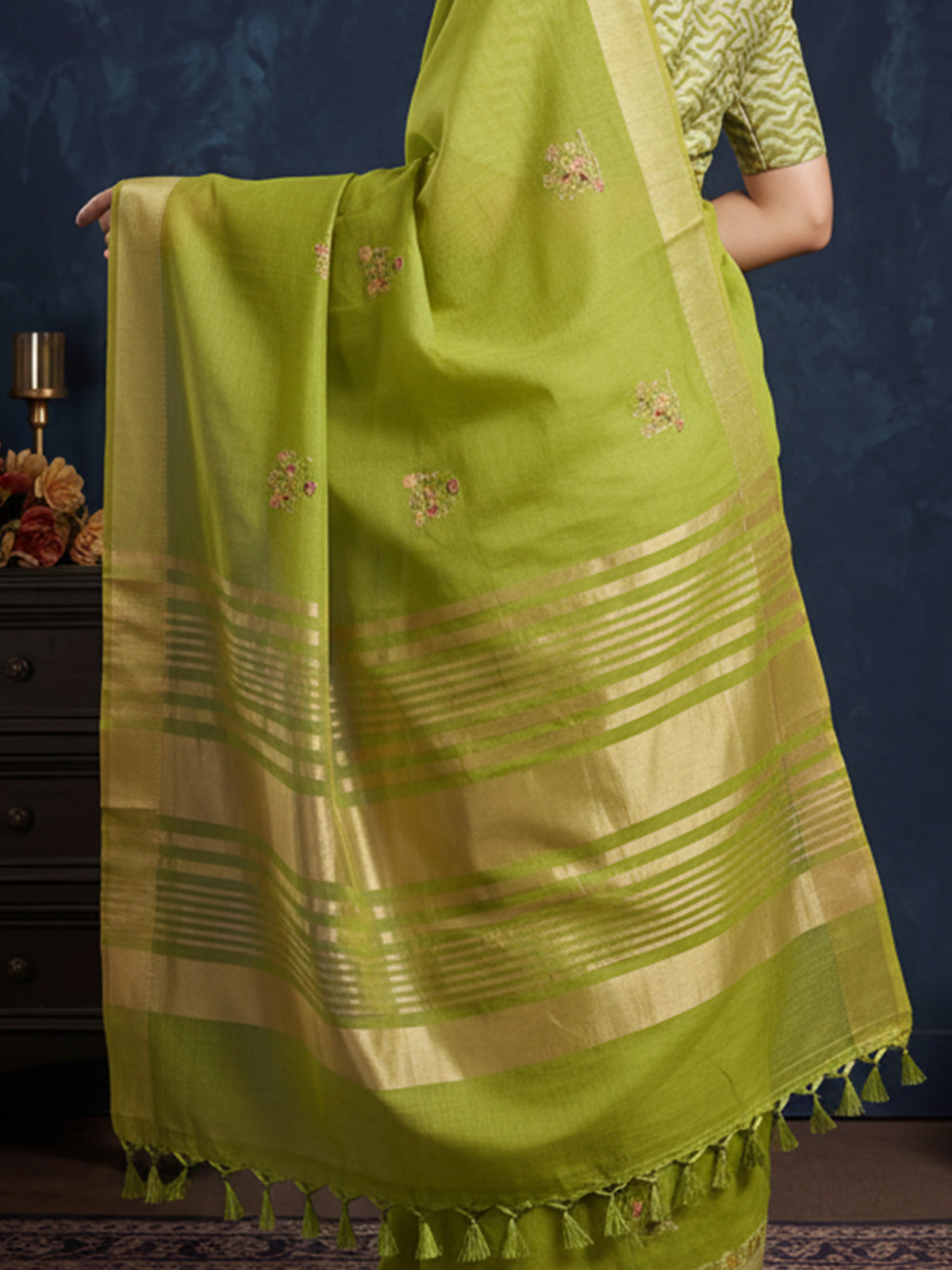 Lime Green Cotton Linen saree – detail view 5