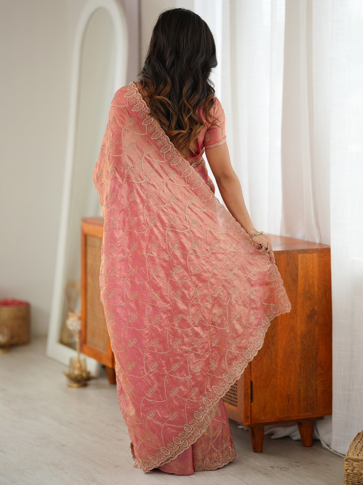 Peach Tissue saree – detail view 1