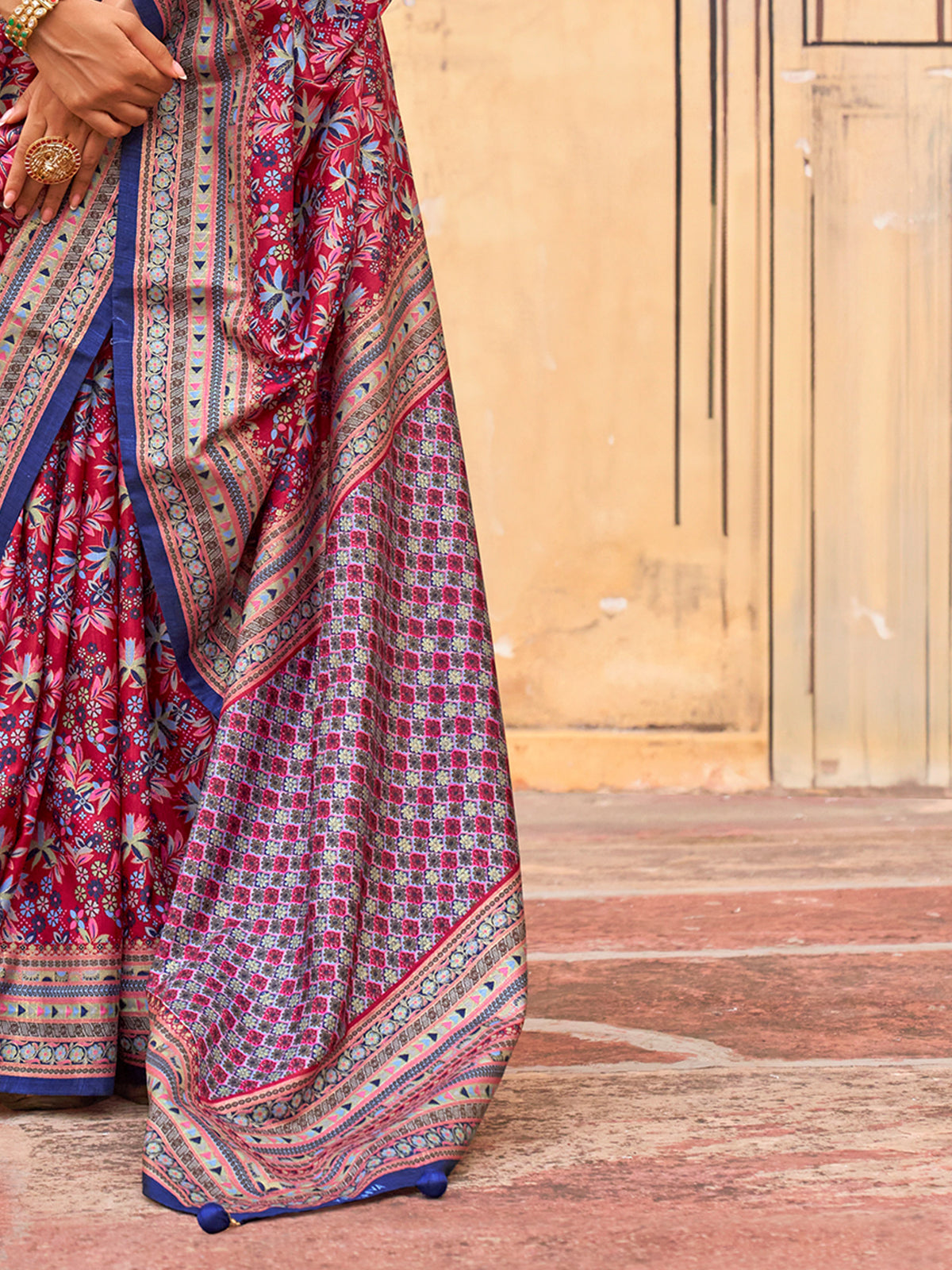 Magenta Silk Blend saree – detail view 4