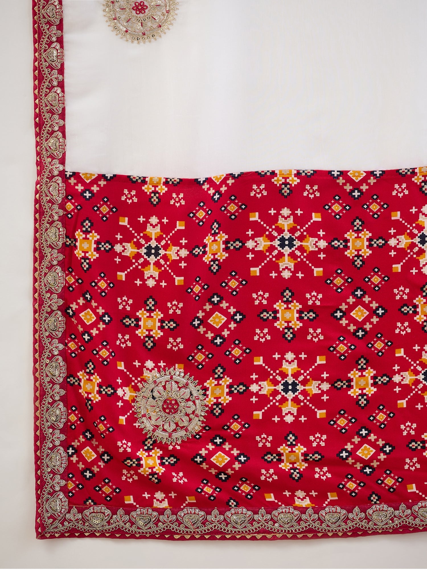 White Viscose saree – detail view 5