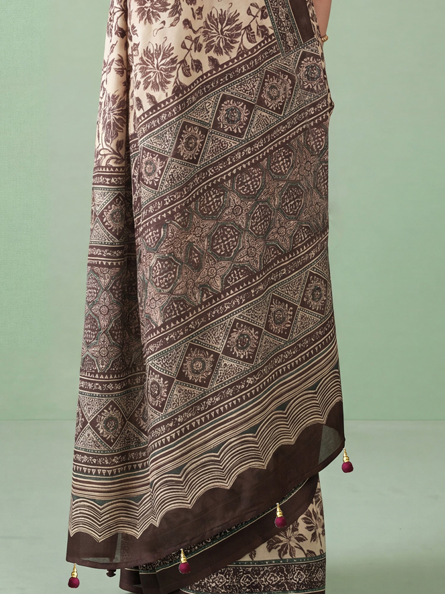 Cream Satin saree – detail view 5