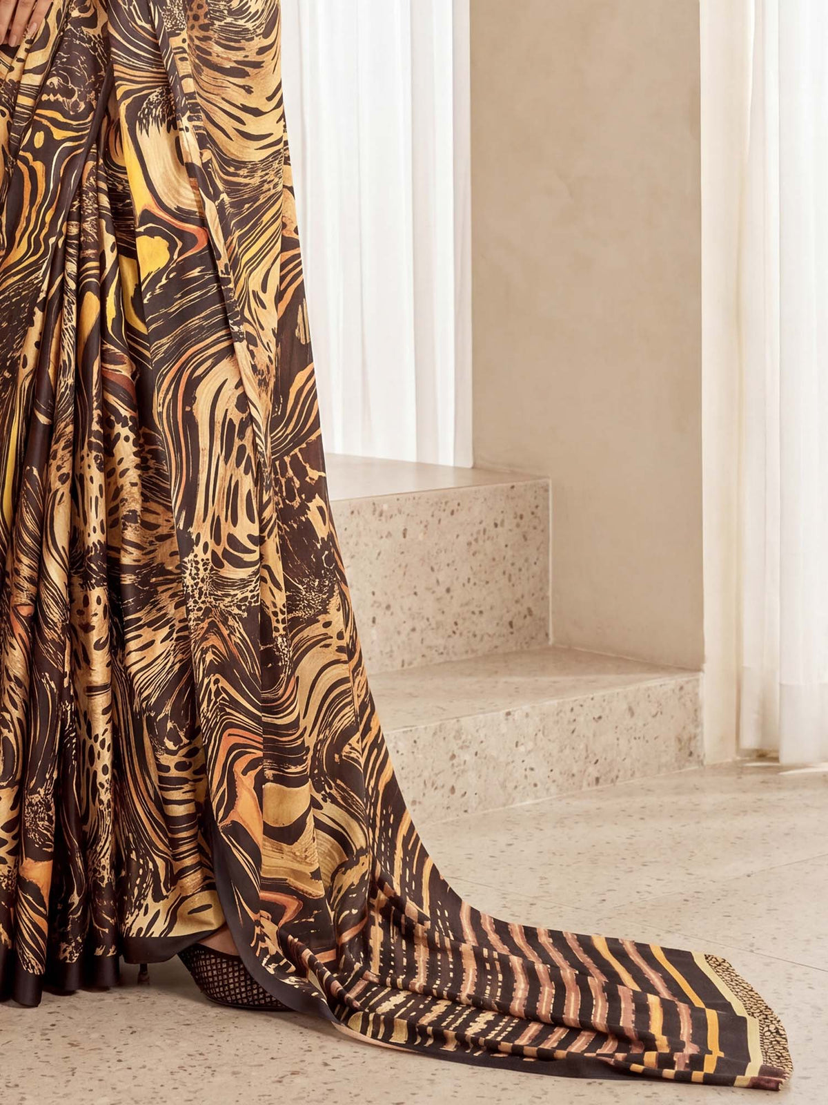 Beige Crepe saree – detail view 5