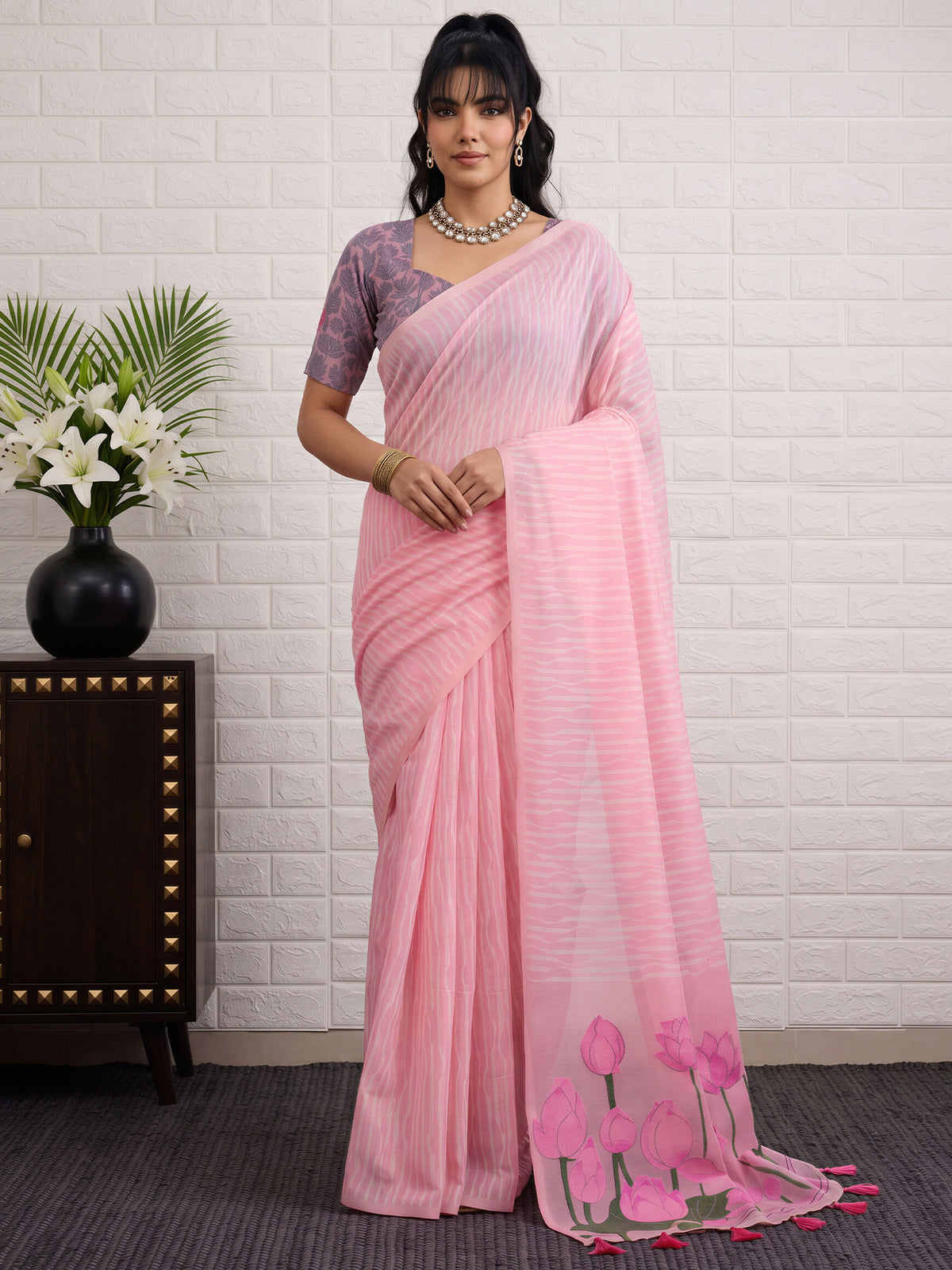 Pink Viscose saree – detail view 3