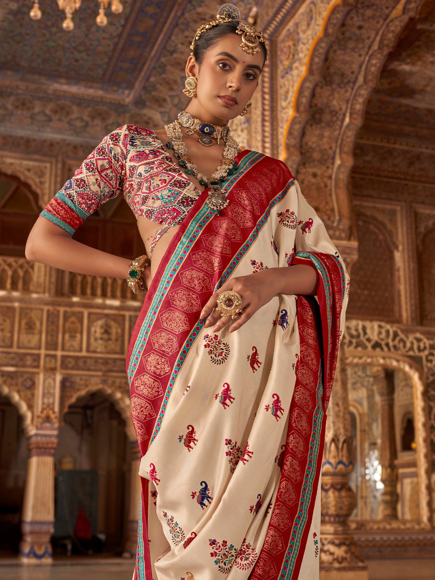 Cream Silk Blend saree – detail view 1