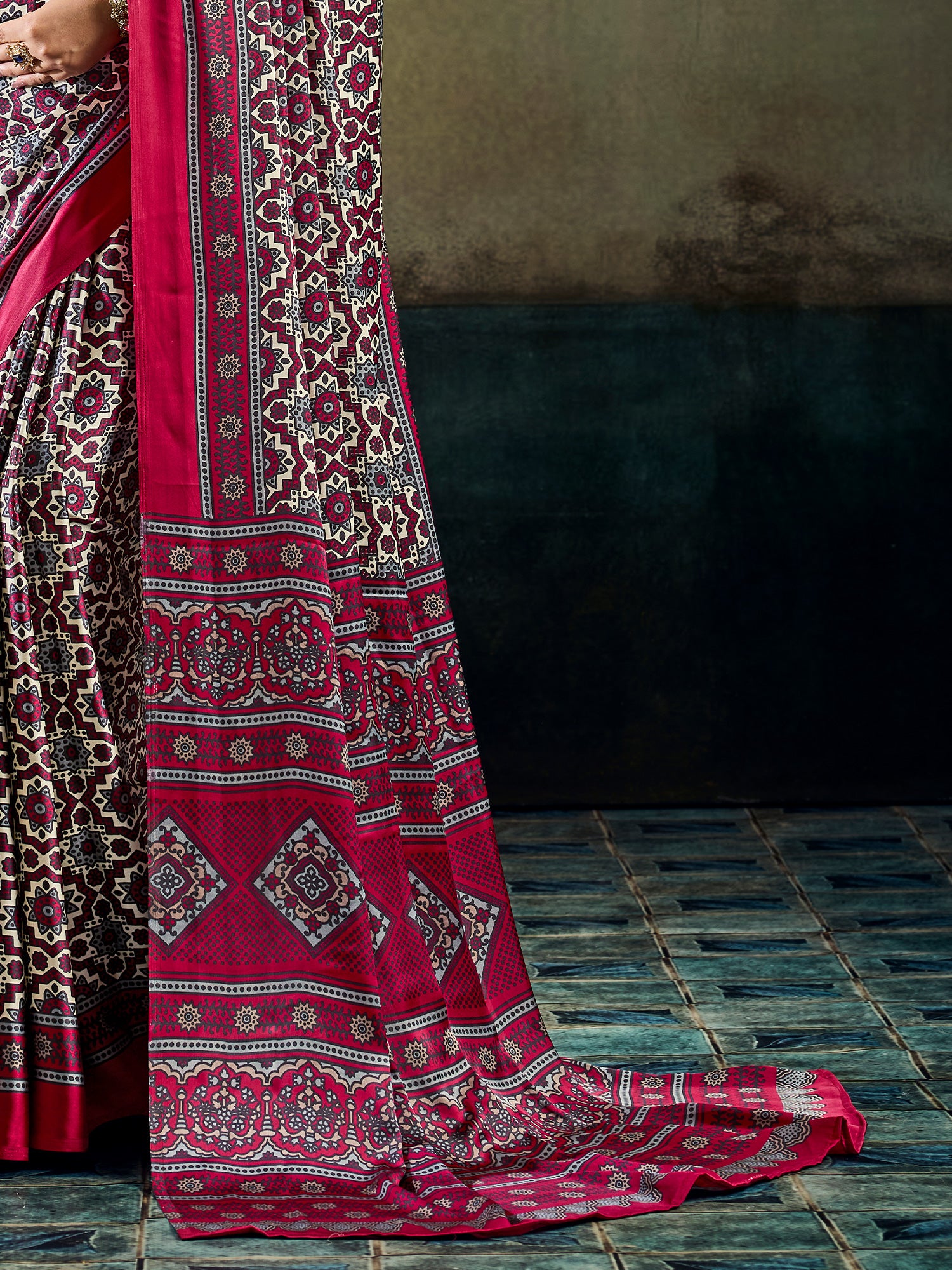 Burgundy Satin saree – detail view 5