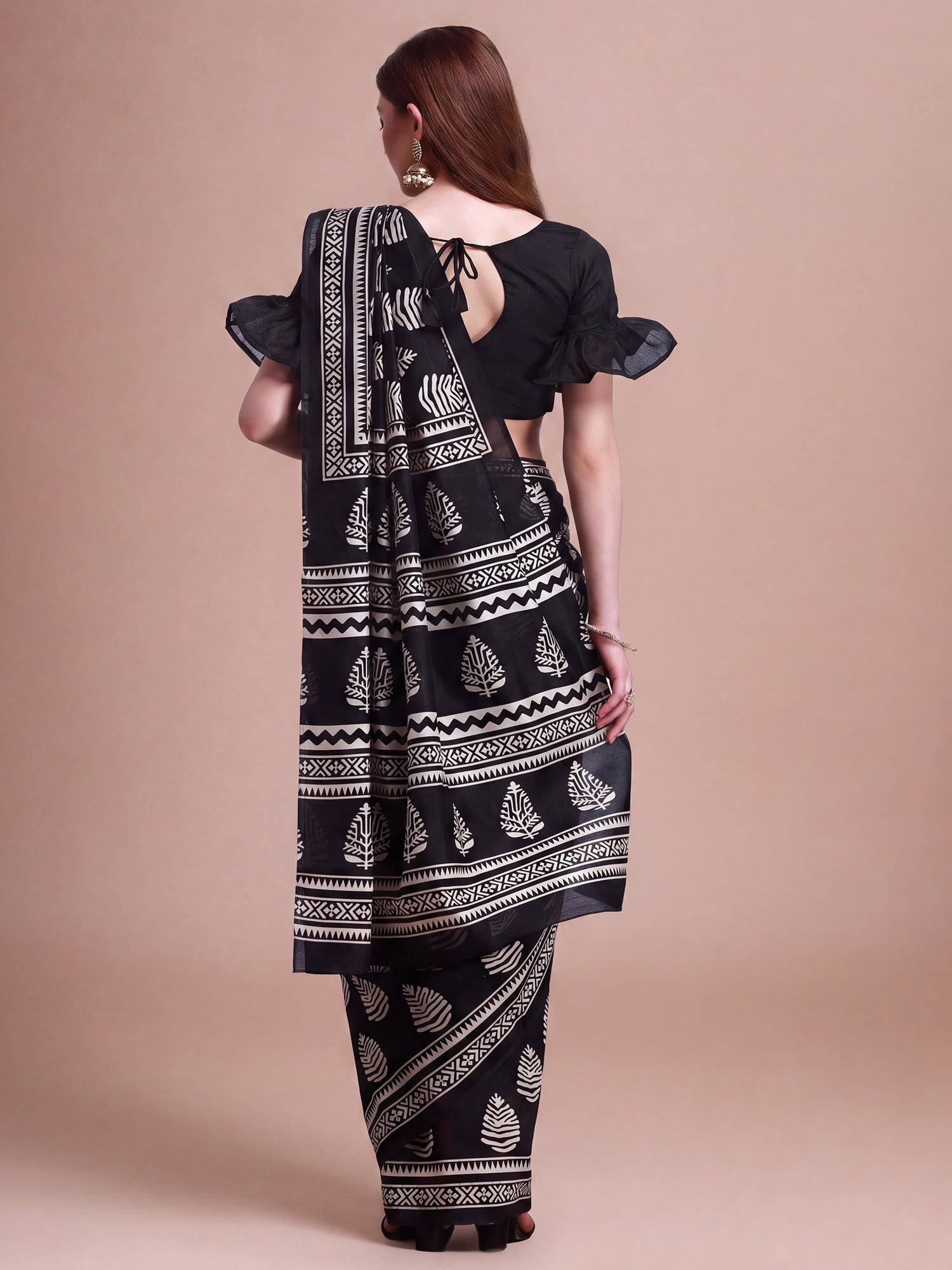Black Bhagalpuri Silk saree – detail view 1