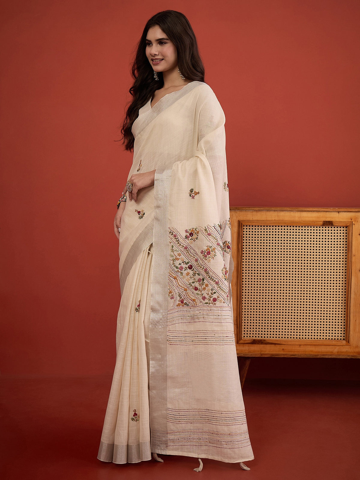 Off White linen blend saree view 3