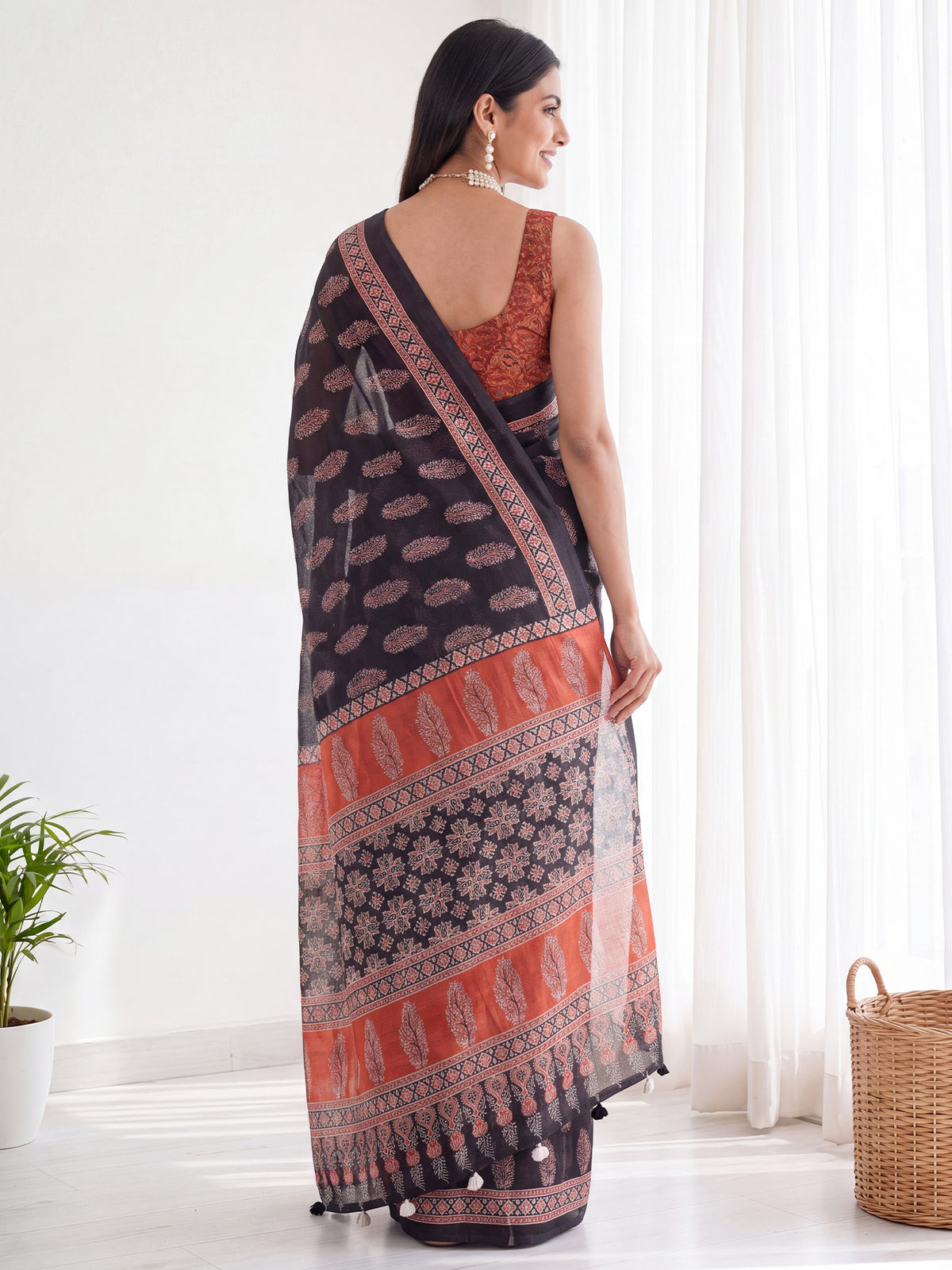 Black Cotton Linen saree – detail view 1