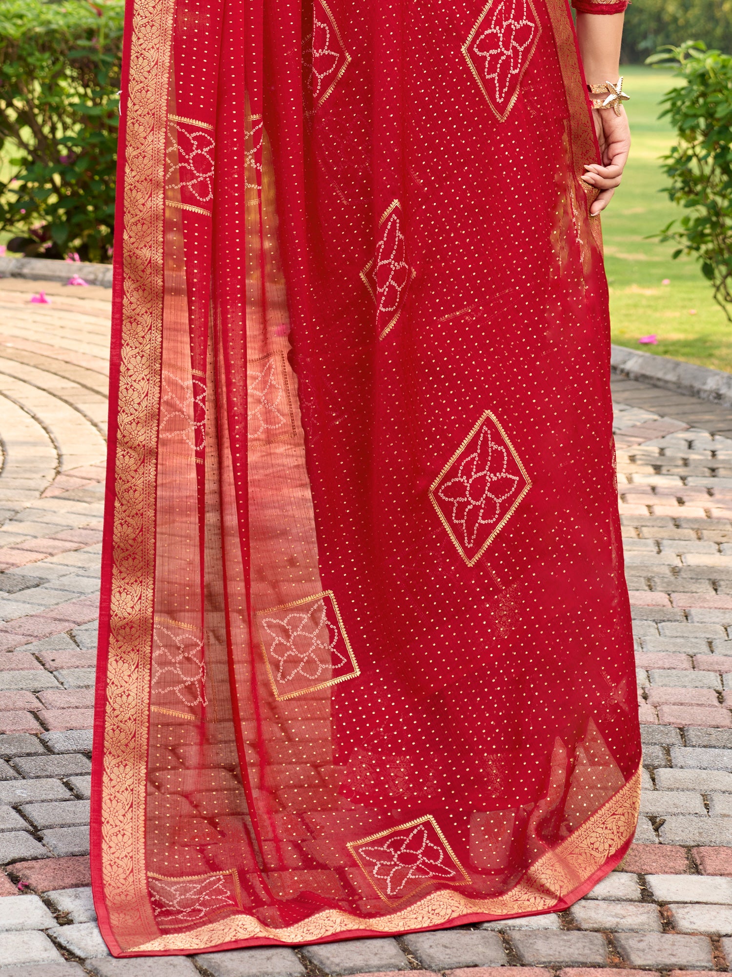 Red Chiffon saree – detail view 5