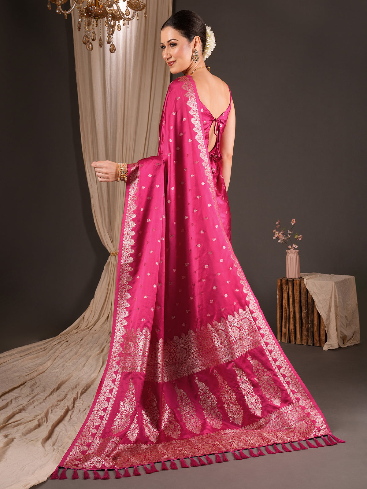 Pink Silk Blend saree – detail view 1