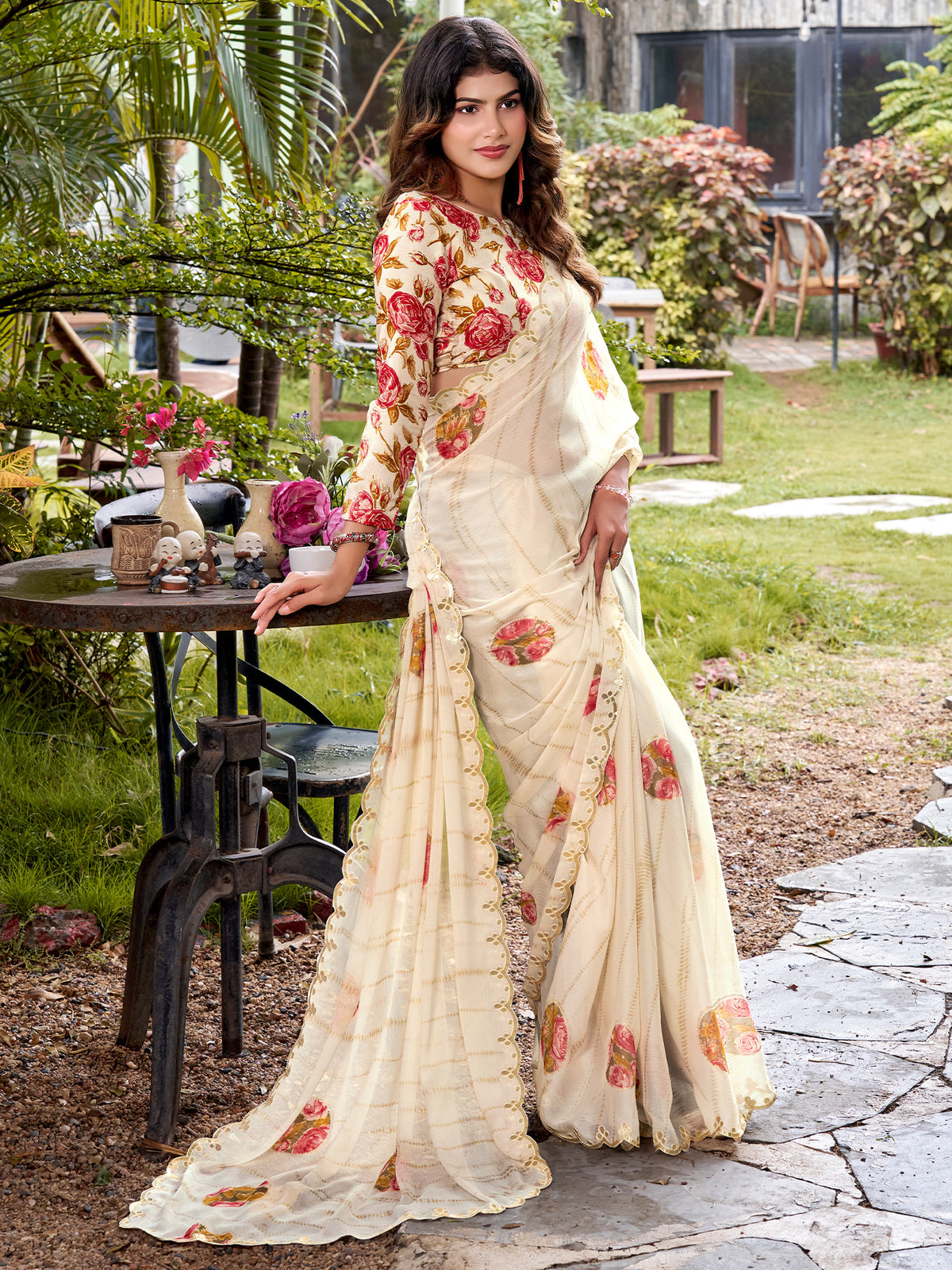 Off White Chiffon saree – detail view 1