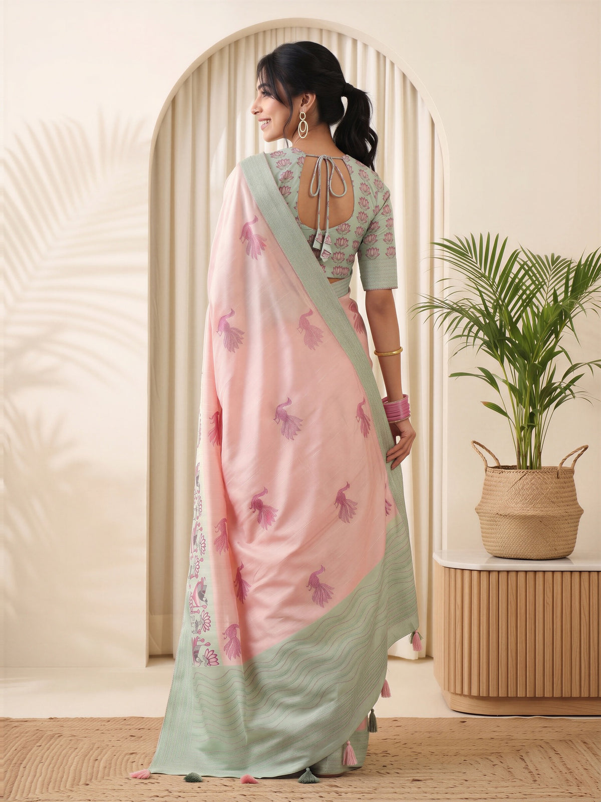 Pink Silk Blend saree – detail view 1