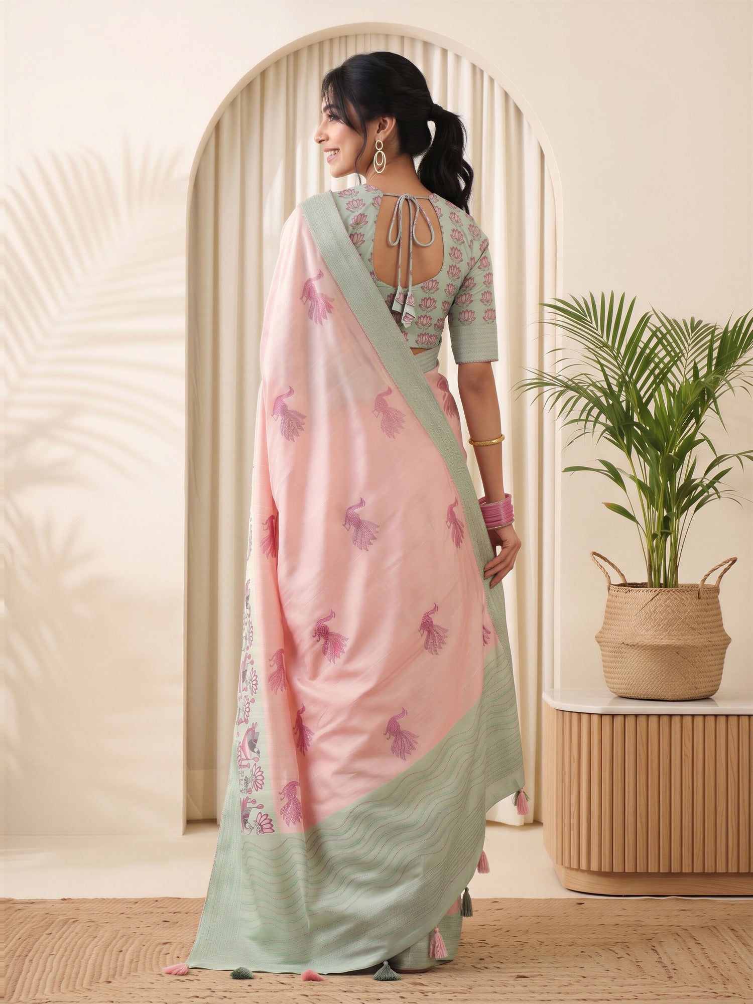 Pink Silk Blend saree – detail view 1