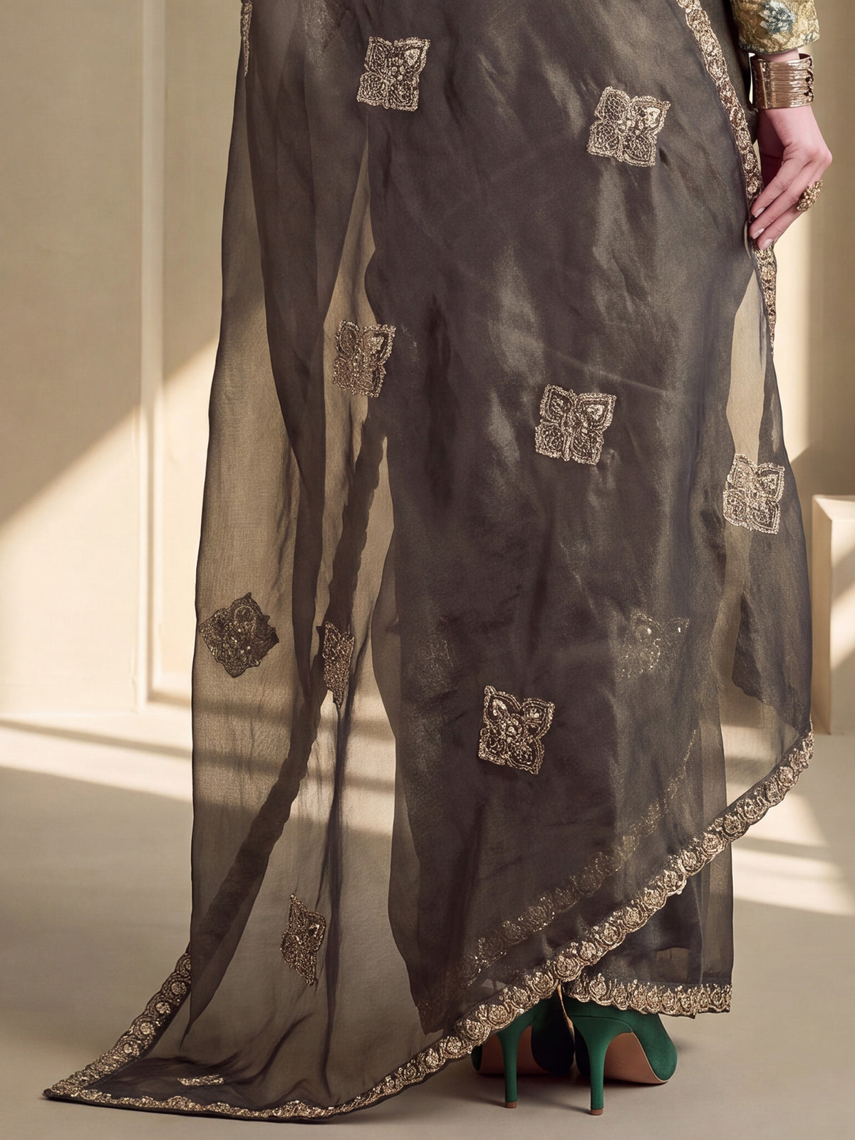 Olive Tissue saree – detail view 5
