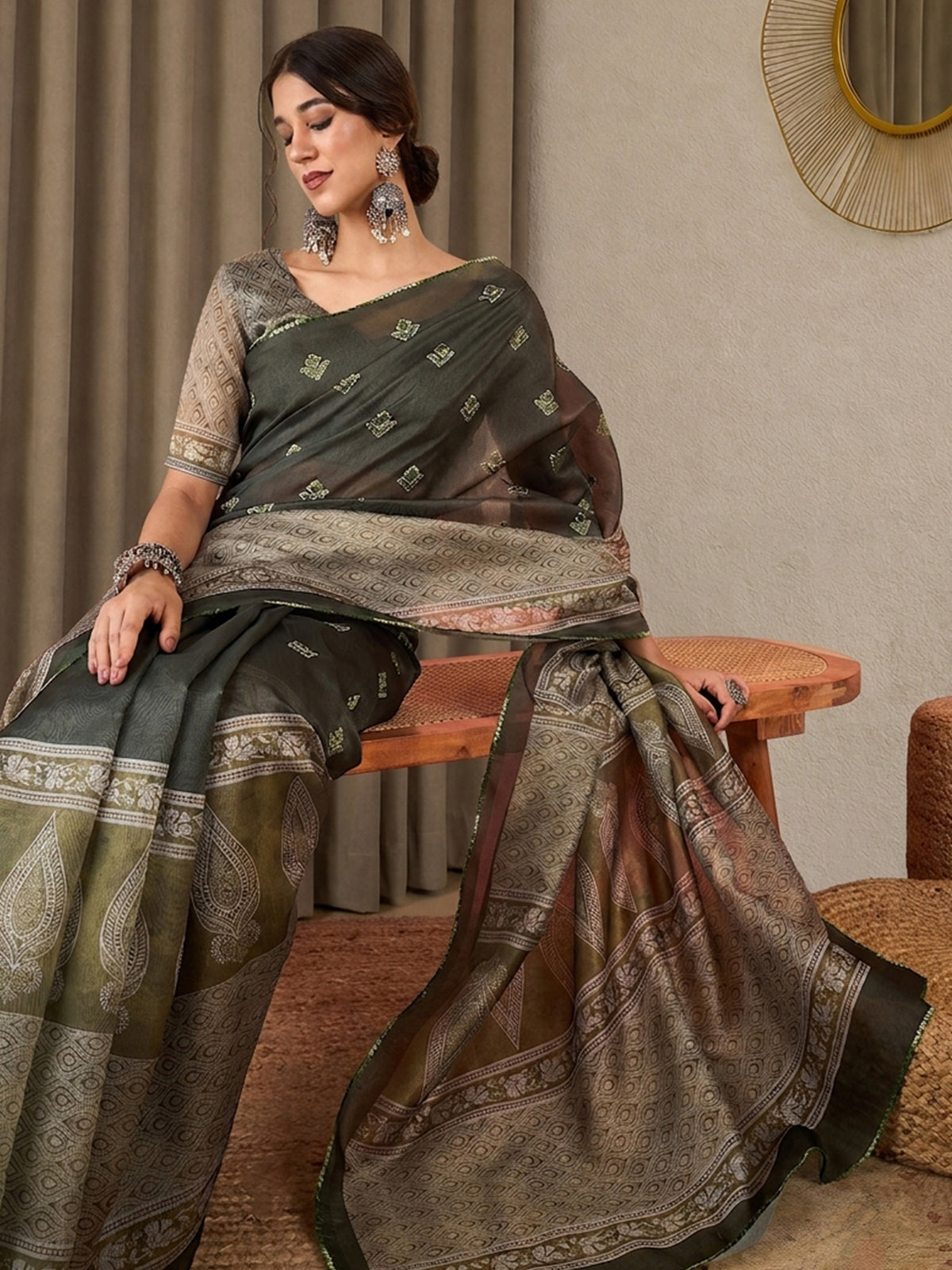 Olive Silk Blend saree – detail view 3