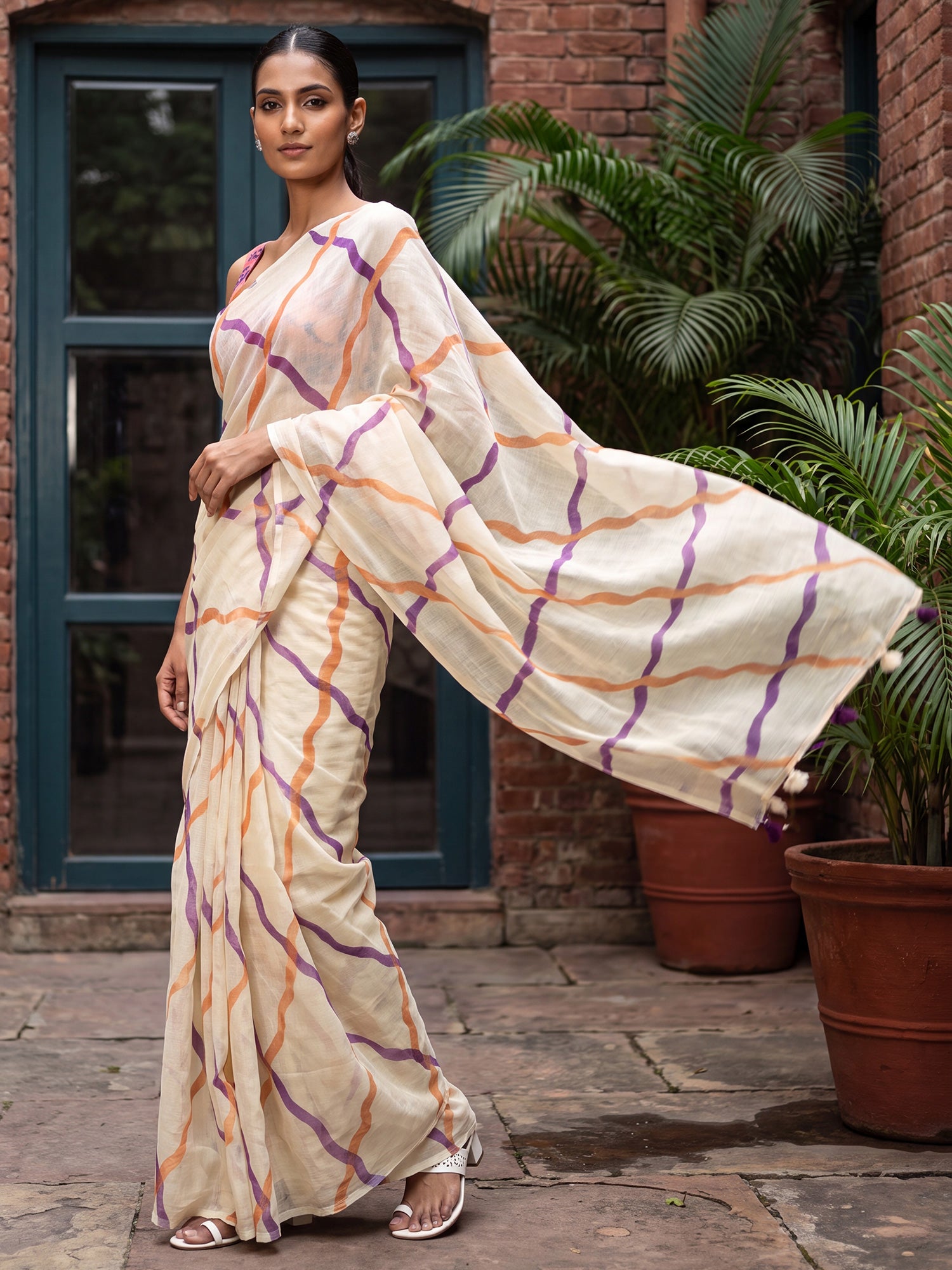 Cream Cotton Linen saree – detail view 3