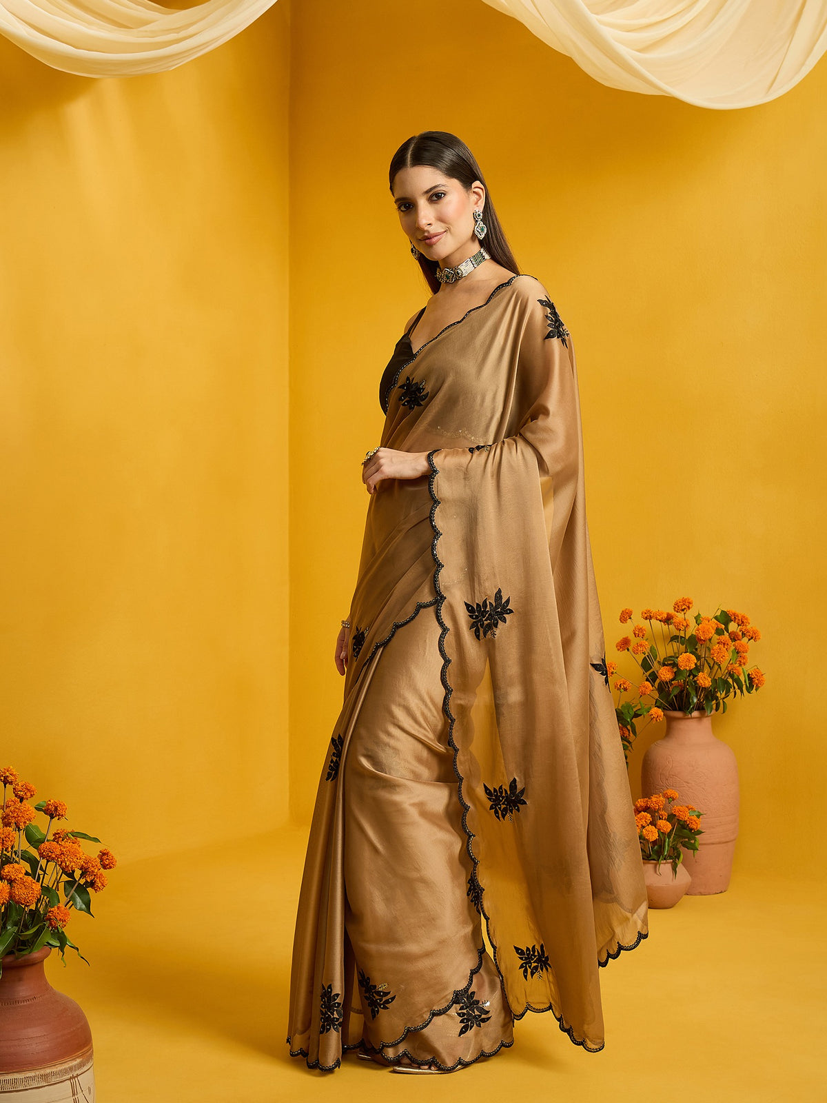 Bronze Georgette saree – detail view 1