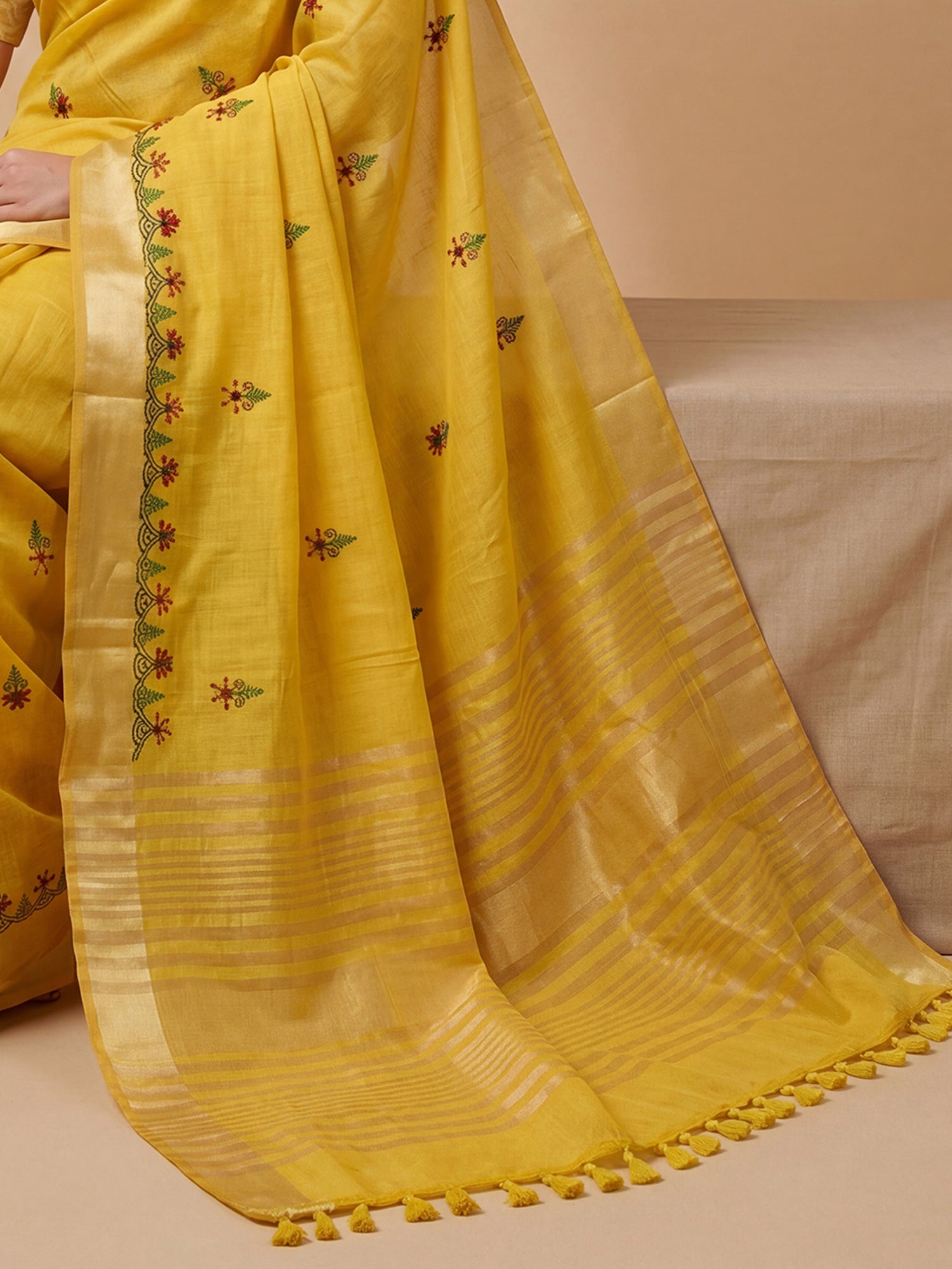 Yellow Cotton Linen saree – detail view 5