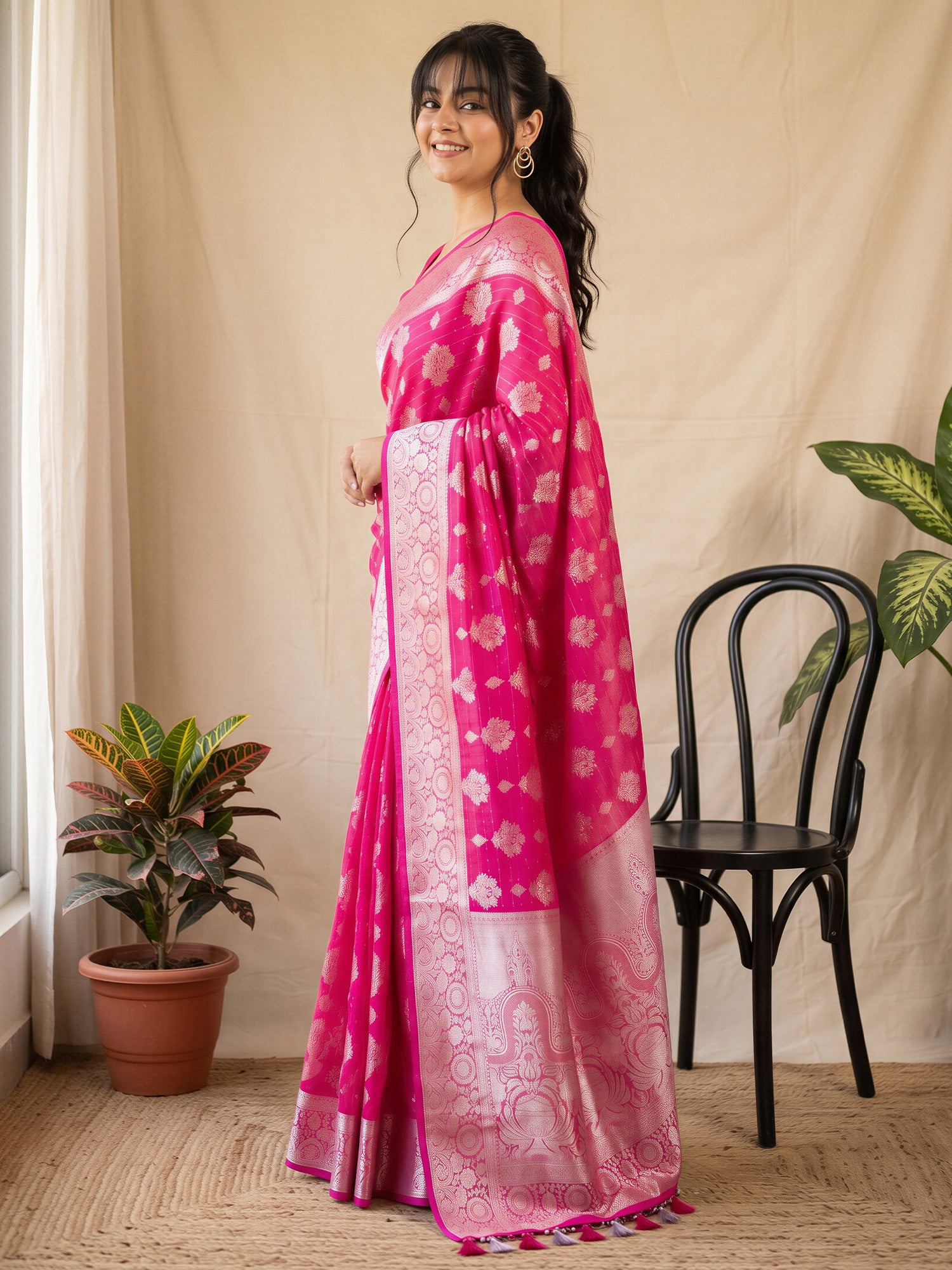 Pink Georgette saree – detail view 2
