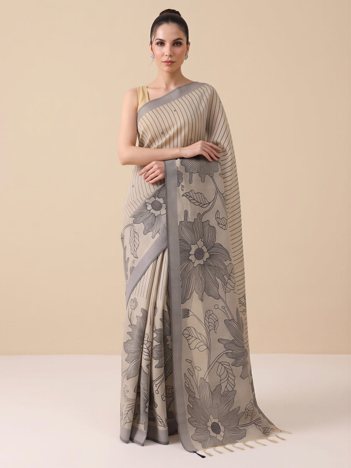 Beige silk blend saree view 3