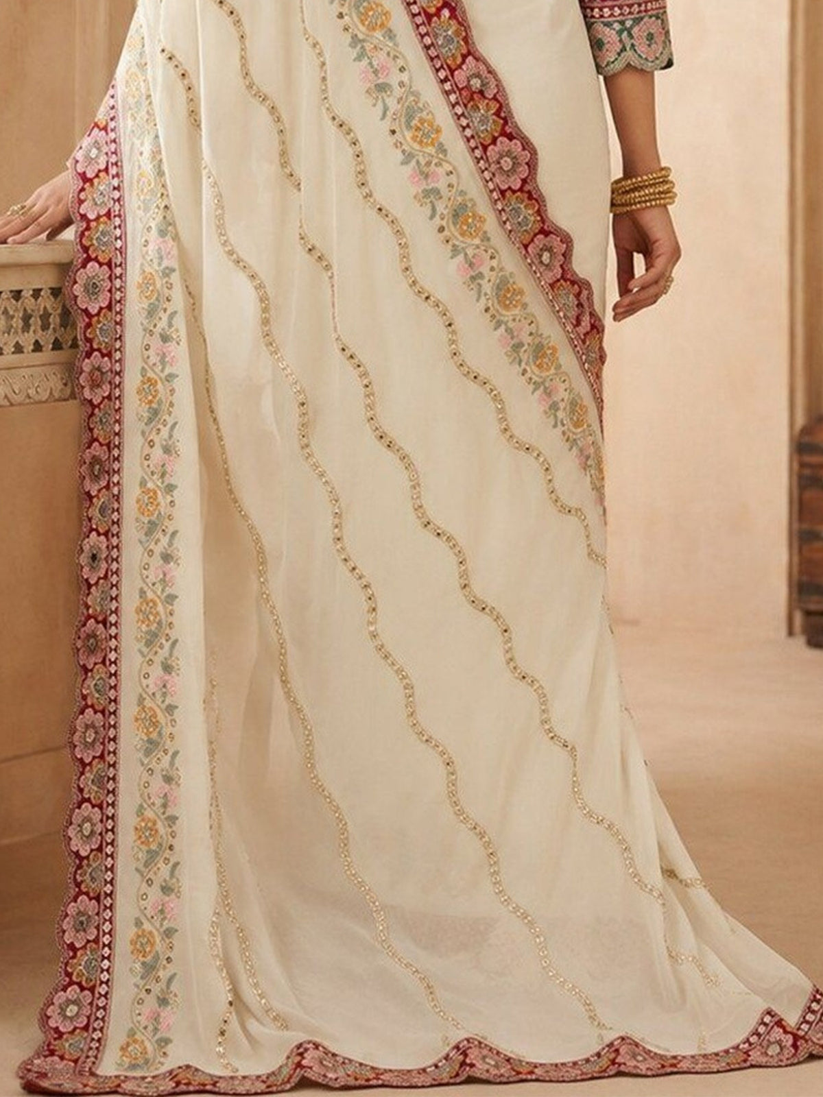 Cream Pure Georgette saree – detail view 4