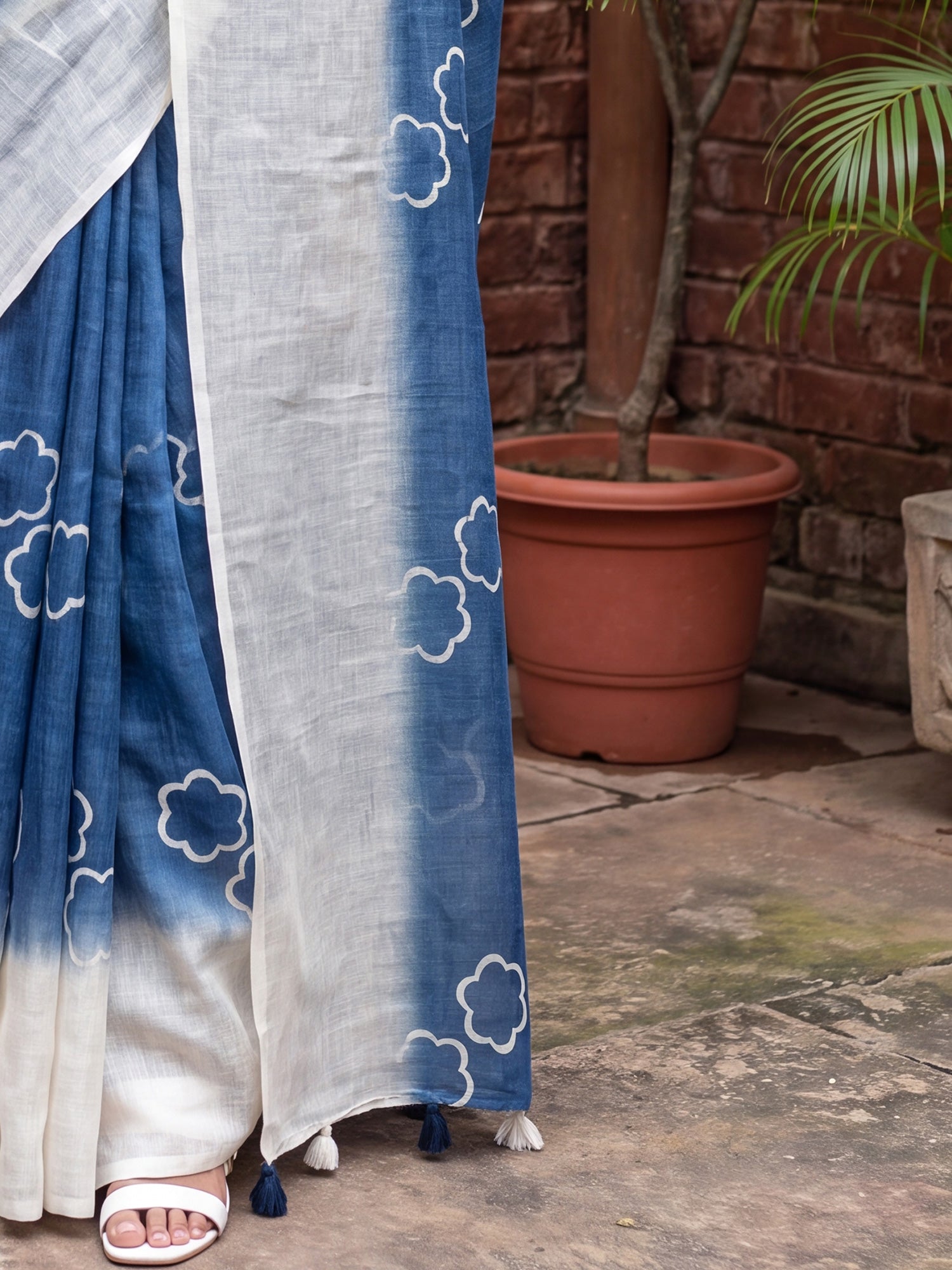 Indigo Cotton Linen saree – detail view 5